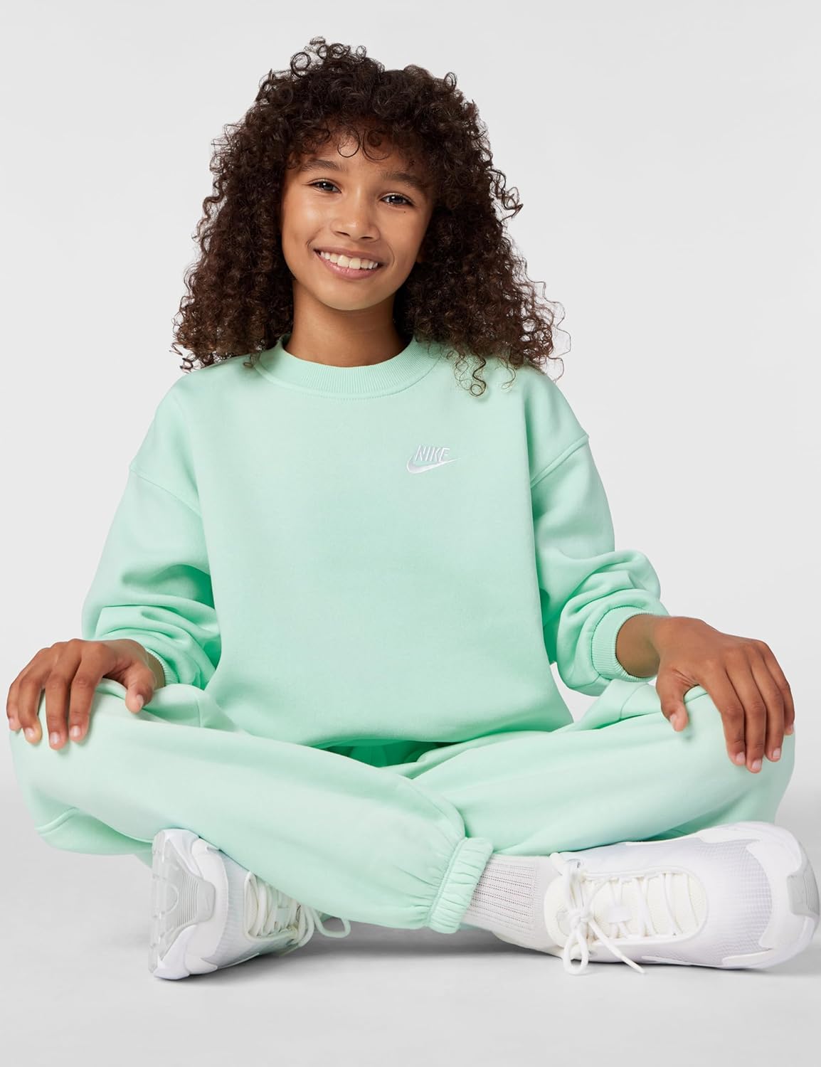 Nike Kız Çocuk Spor Giyim Kulübü Polar Bol Kesim Sweatshirt