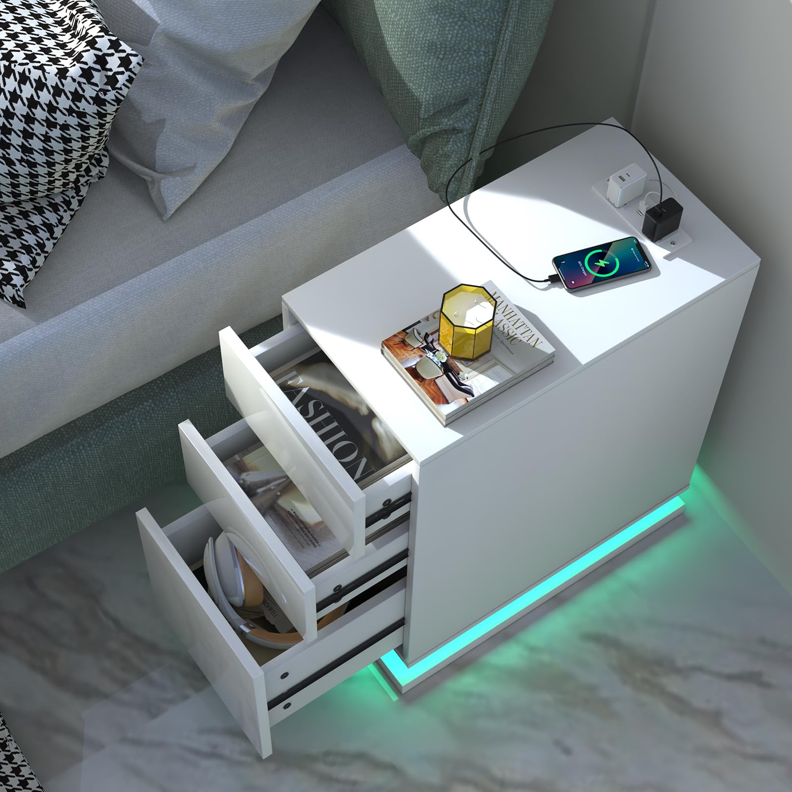 Juego de 2 Estrecha Mesilla de Noche con Estación de Carga y LED, Brillante Mesa Auxiliar con 3 cajones, para Dormitorio, Salón, Estudio, Blanco