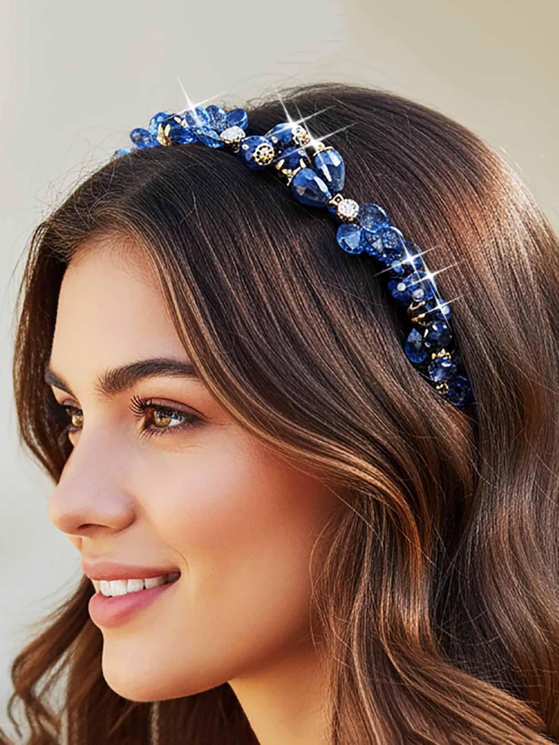 Részletes kép a strasszos díszítésről