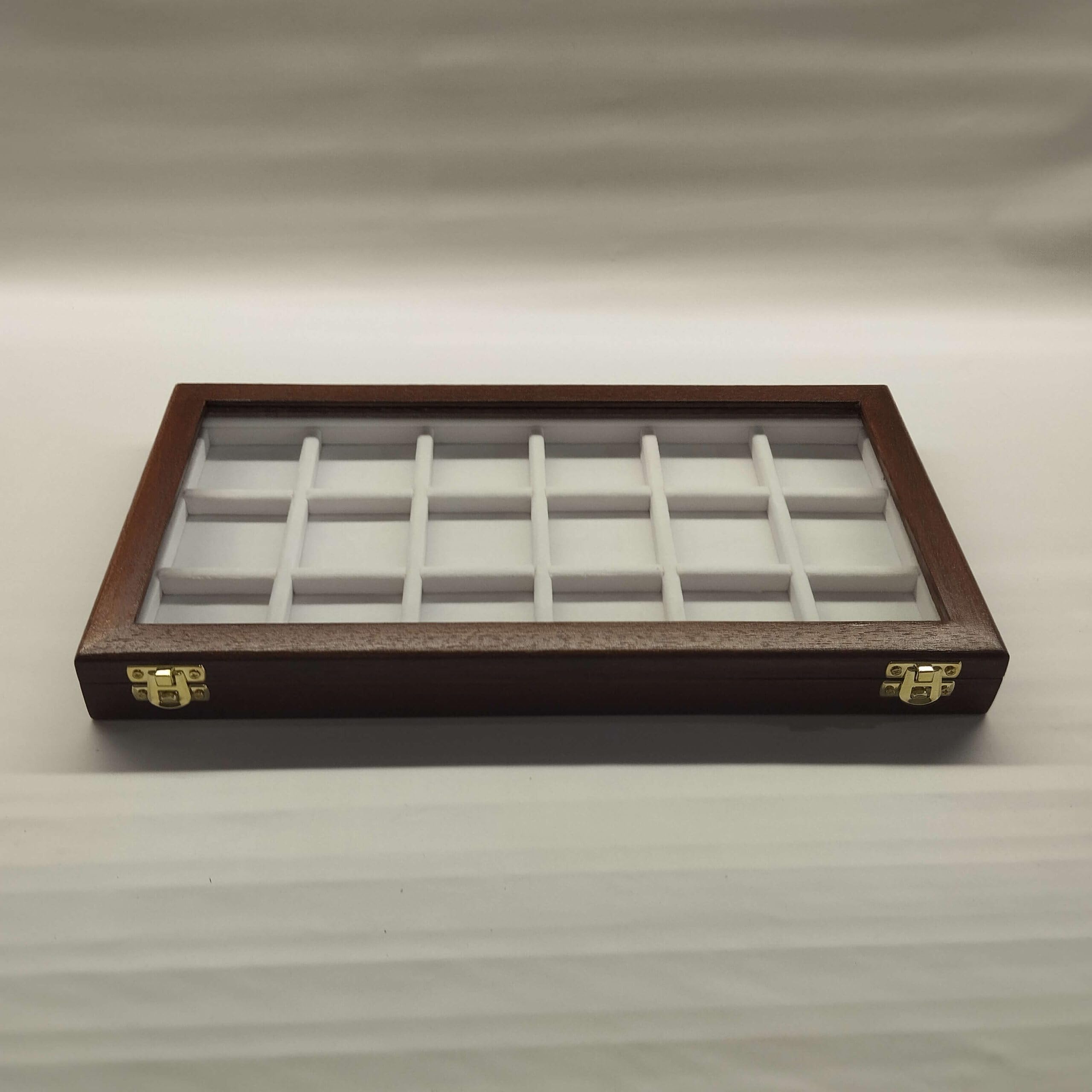 Caja para monedas y medallas de madera con tapa de cristal – 18 compartimentos en terciopelo – monetario artesanal hecho a mano – coleccionistas y numismática