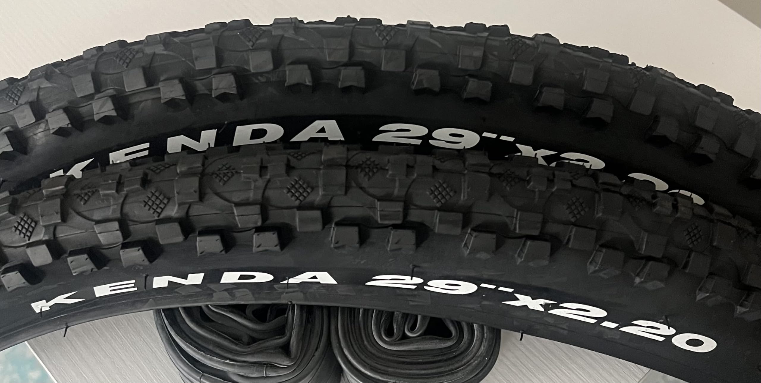 2 COPERTONI KENDA 29 X 2.10/2.20 MTB + 2 CAMERE 29