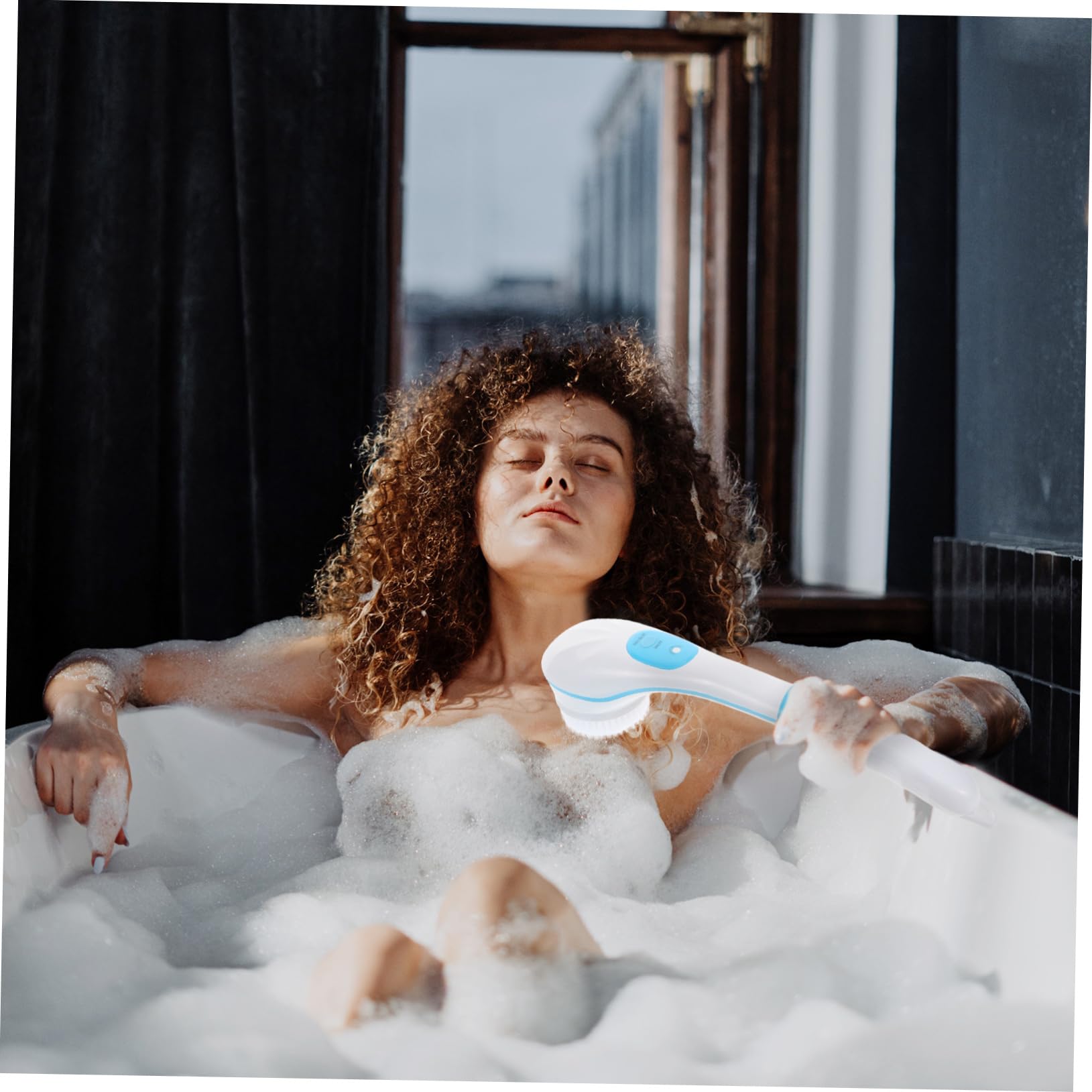 Mikinona Elektrische Rotationsbürste mit Langem Griff Rückenmassagebürste für Dusche Blau ABS Material Inkl Bürstenkopf