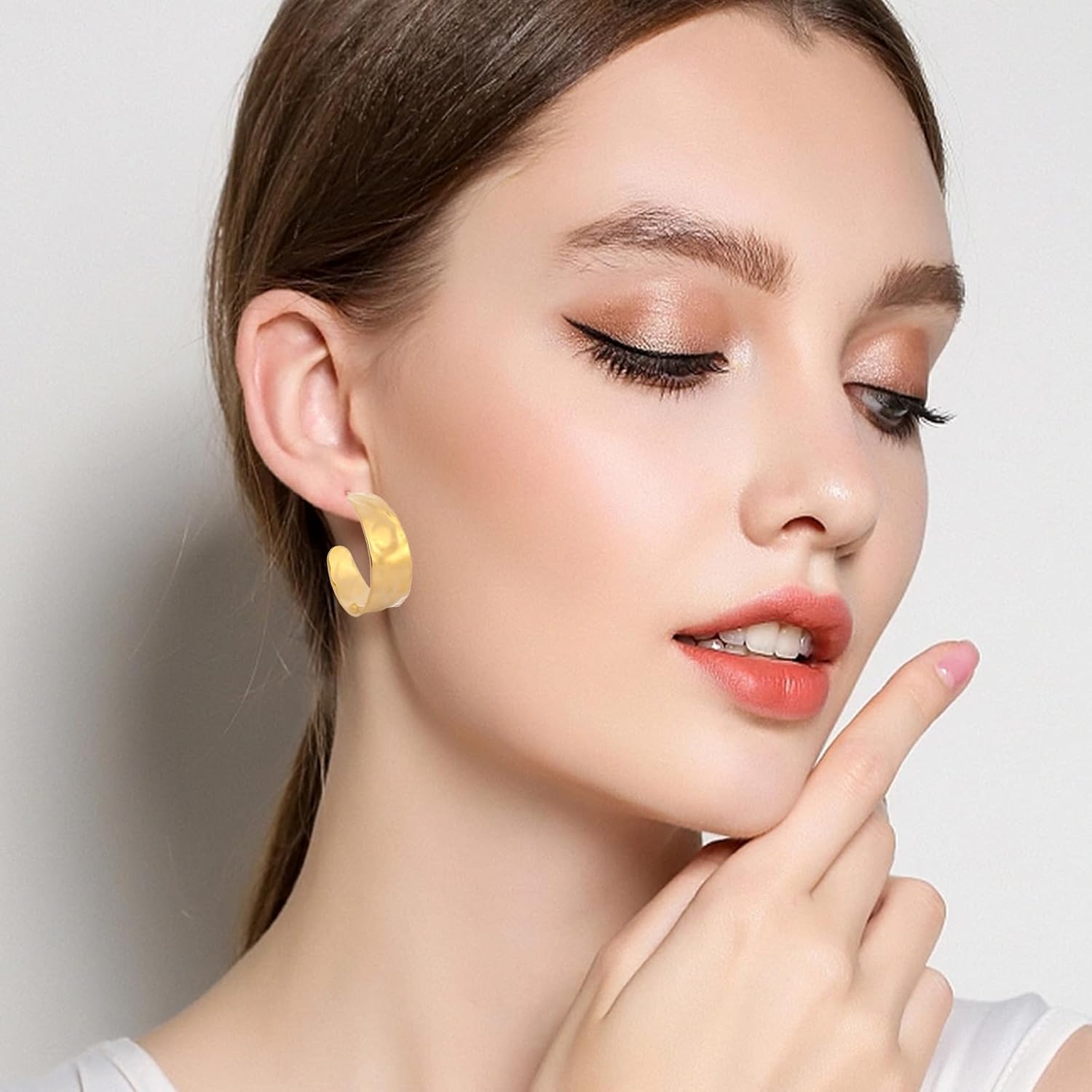 18K Gold Plated Hoop Earrings for Women Chunky Huggie Earrings Minimalist Gold Jewelry Valentine's Day Gift for Girlfriend Wife