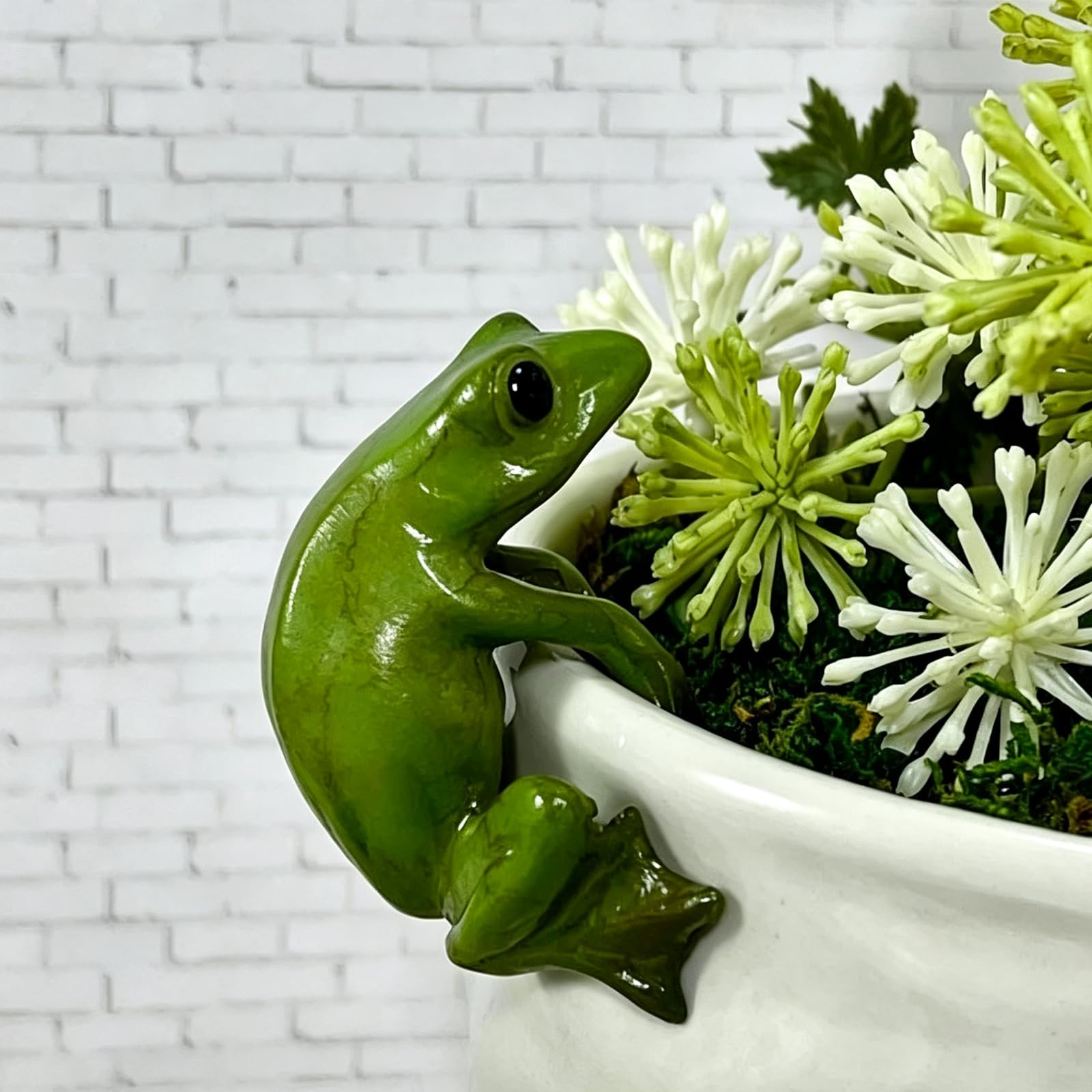 Garden Decoration Items Outdoor, Whimsical Frog Pot Hugger for Balcony and Fence Decor, Cartoon Frog Plant Accent with Fairy Garden Charm, Single Piece Frog Statue for Plant Pots-image-24