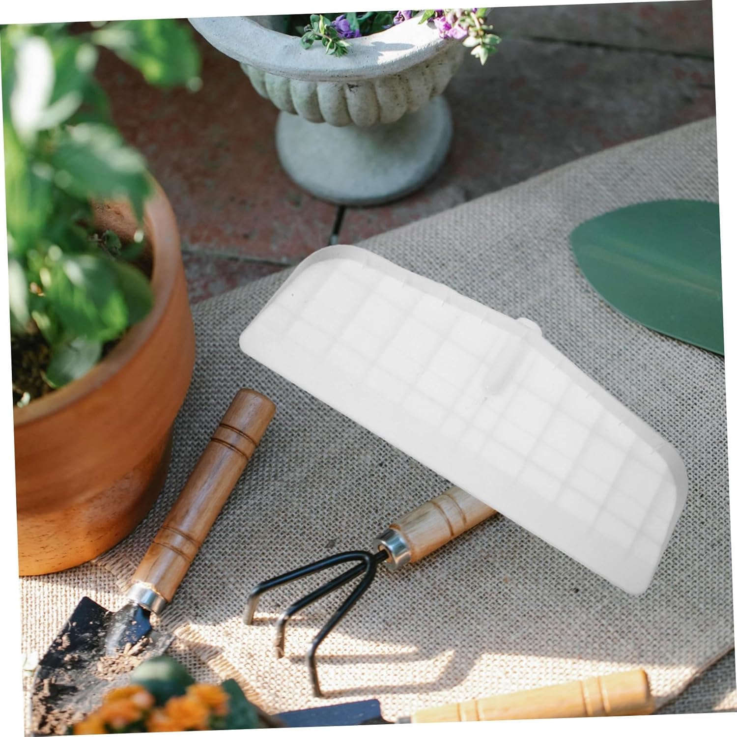 NUOBESTY Plastic Garden Leaf Rake for Lawns Lightweight Working Area Lawn Rake for Leaves Grass Pine Needles Efficient Cleaning Gardening Tool