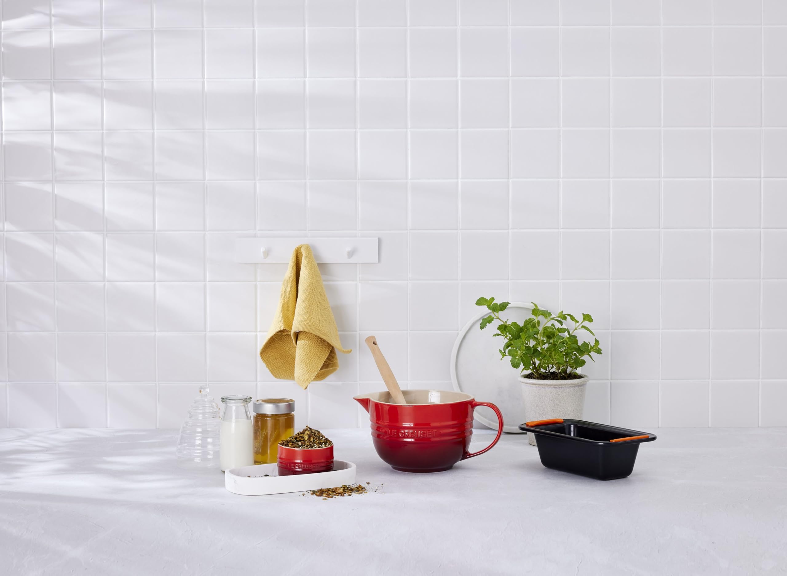 Le Creuset Jarra mezcladora de cerámica, 2 L, color cereza