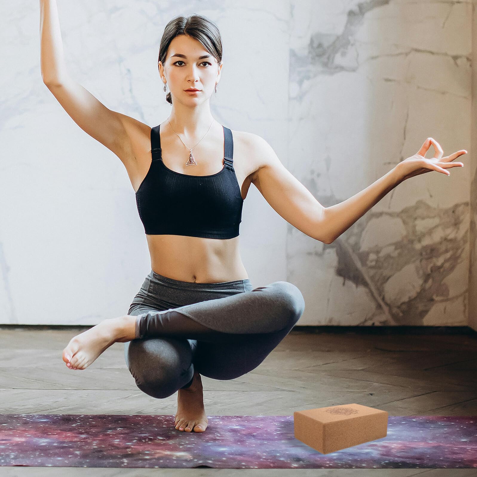 GARVALON Yogablock Kork Dreieckig Hochdicht Rutschfest Yogatrainingsblock Rücken Hüftdehnung Tanz Und Fitnesszubehör