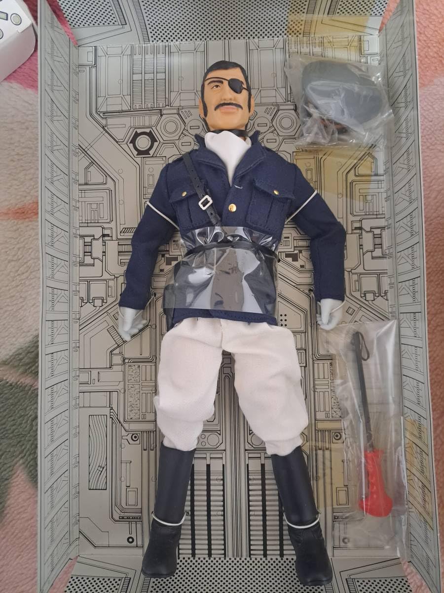 メディコムトイ　狼男　ゾル大佐　フィギュア　2体セット Amazon.co.jp: メディコム トイ ゾル大佐&狼男 2体セット : おもちゃ