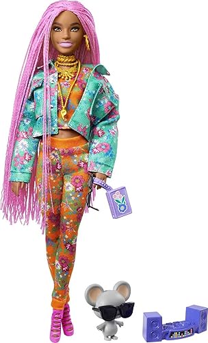 Barbie Muñeca extra 10 en chaqueta con estampado floral y conjunto deportivo con DJ Mouse Mascota trenzas rosas extralargas atuendo y accesorios en Barbie Muñeca extra 10 en chaqueta con estampado floral y conjunto deportivo con DJ Mouse Mascota trenzas rosas extralargas atuendo y accesorios en