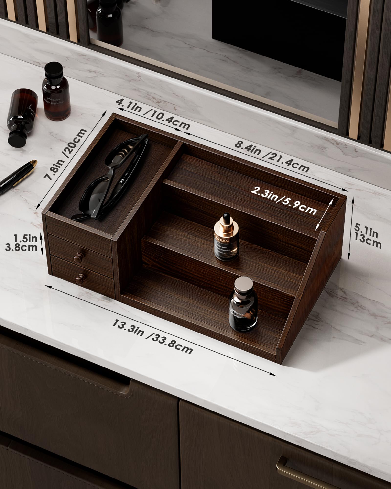 ProCase Organizador de Colonia de Madera con 3 Niveles y Cajones,Estante de Exhibición de Perfumes, Soporte de Escritorio para Fragancias y Cosméticos, Diseño Elevado y Barras Protectores – Marrón