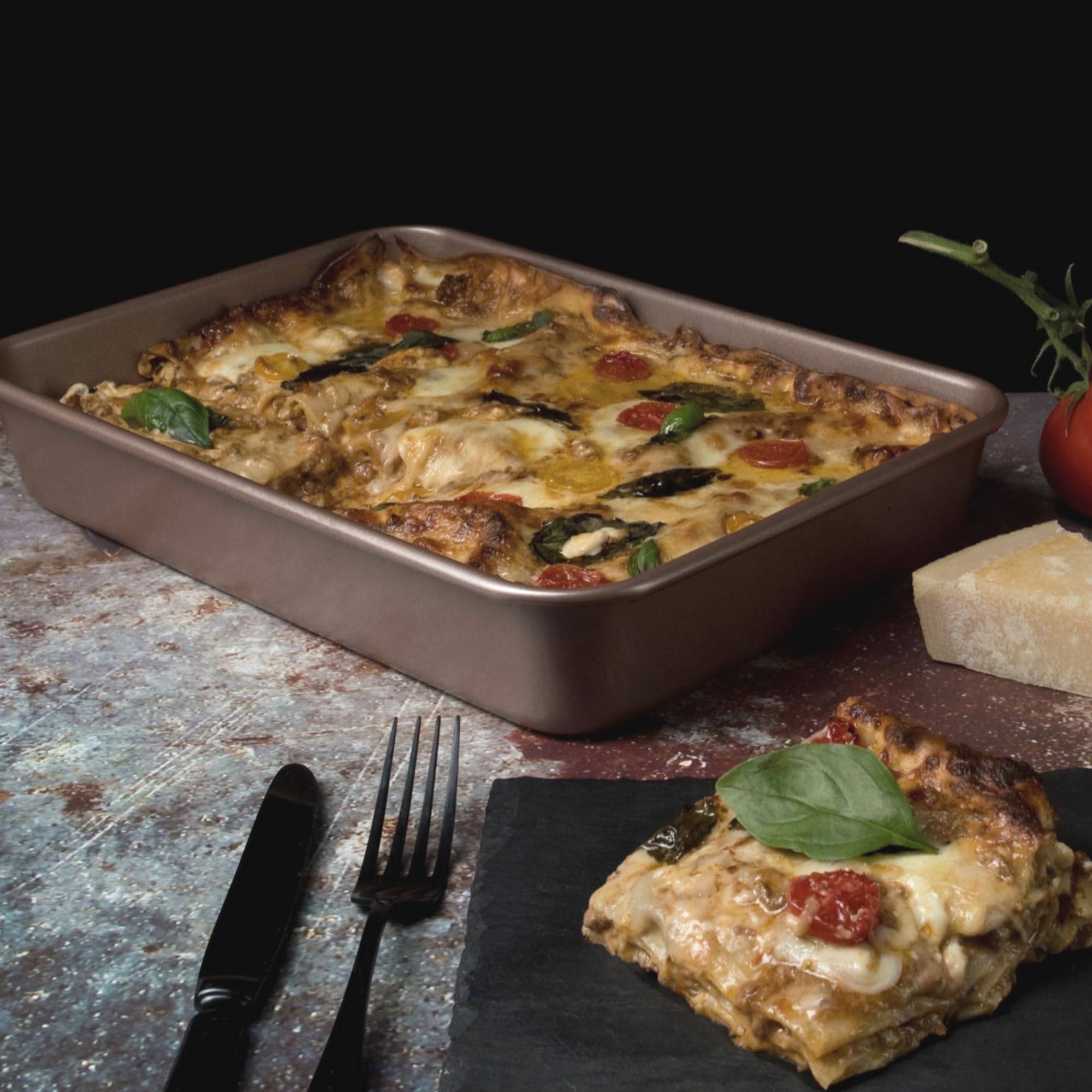 HAPPIELS Molde antiadherente para tartas de 22,9 x 33 cm, sin PFOA ni BPA | No tóxico, acero de alto carbono, dorado, sartén rectangular para horno
