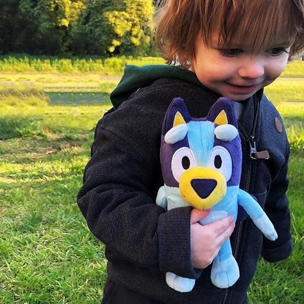 Bluey Bluey - Peluche Suave 20 cm, con Detalles como en Las Dibujos Animados, para niños y niñas pequeños a Partir de 3 años , Famosa (BLY06100) in use