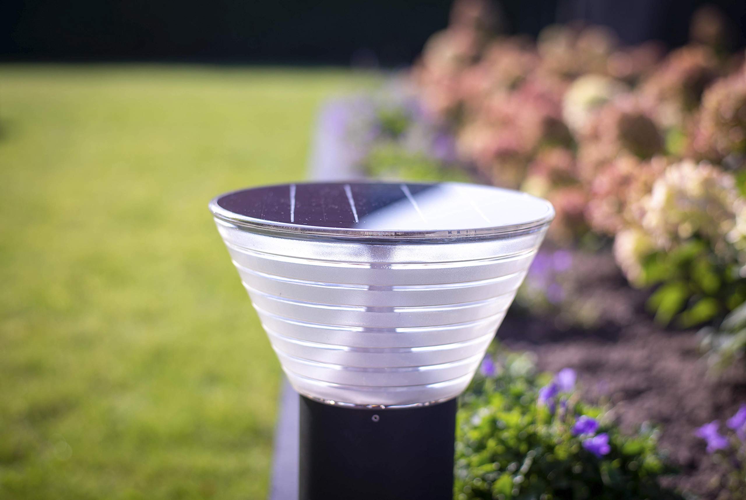 Iplux | Lampe solaire de jardin | Rome 30cm | Lampe solaire d'extérieur à LED sur pied à énergie solaire | Haute qualité | Durée d'éclairage 15 heures | 400 Lumens | Lumière blanche chaude