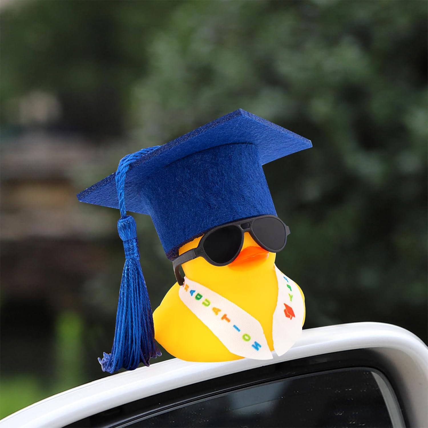 wonuu Mini Graduation Rubber Duck with Graduate Cap, Stole Sash & Sunglasses, Funny Grad Gift Car Dashboard Decor, Dark Blue