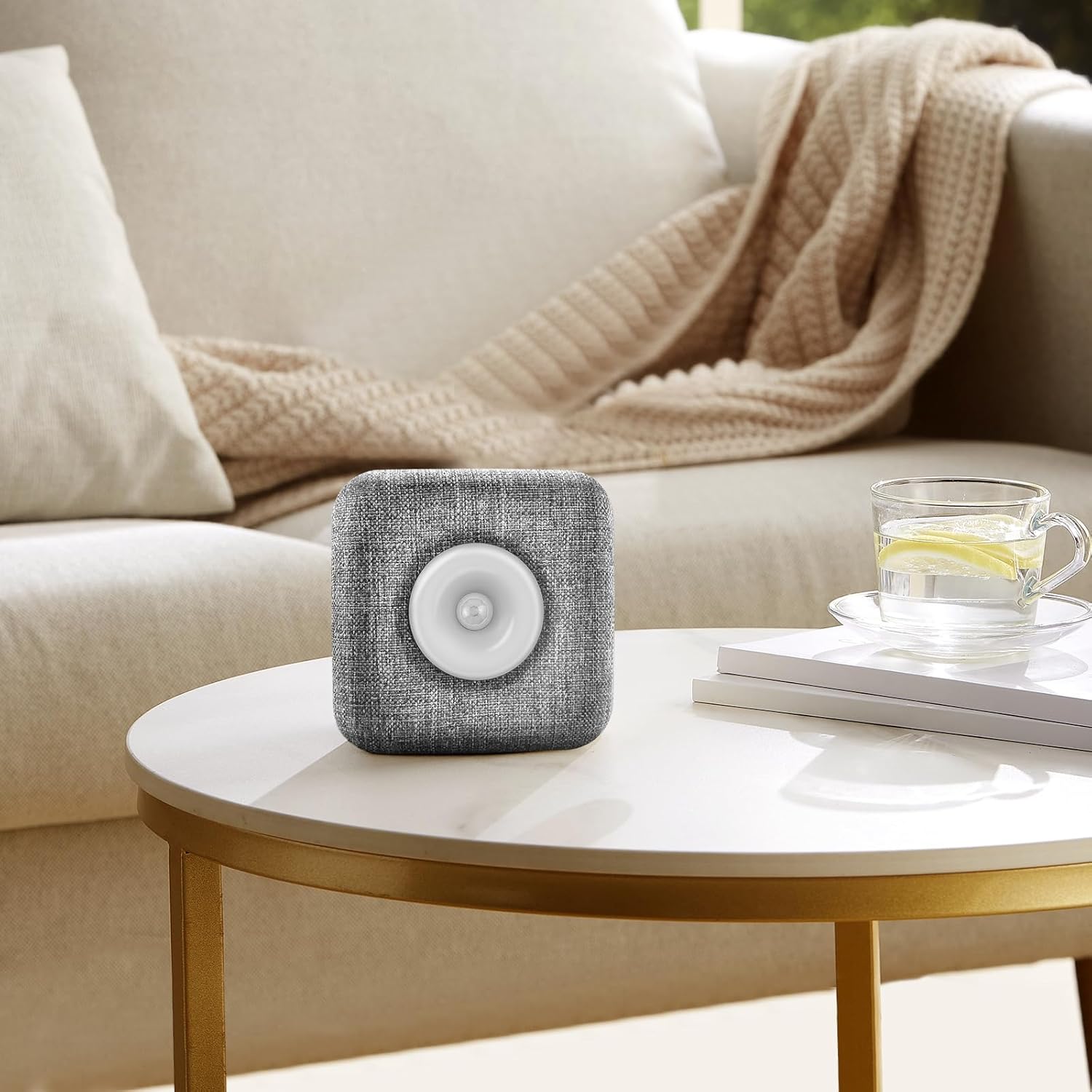 Bočni pogled zvučne kutije i gumbi