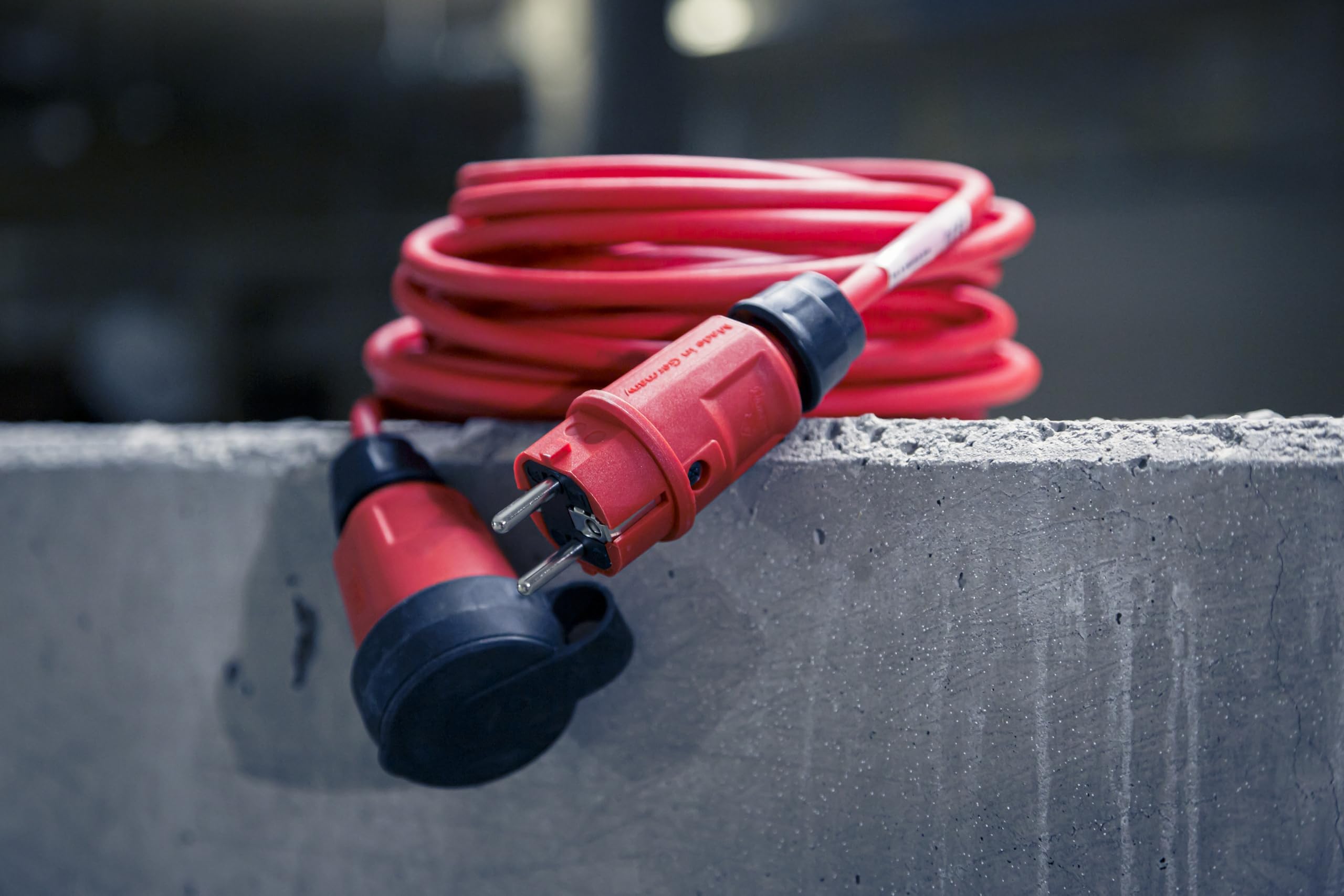 Brennenstuhl Professional Verlängerungskabel VQ 1200 IP44, 10m | Kabel H07BQ-F 3G2,5 in rot, Baustelleneinsatz und ständiger Einsatz im Freien, Made in Germany
