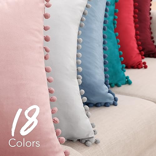 Vista 113 de Deconovo Juego de 2 fundas de almohada de terciopelo, 20 x 20 pulgadas, color verde azulado, cuadradas, con pompones, suaves, con cremallera