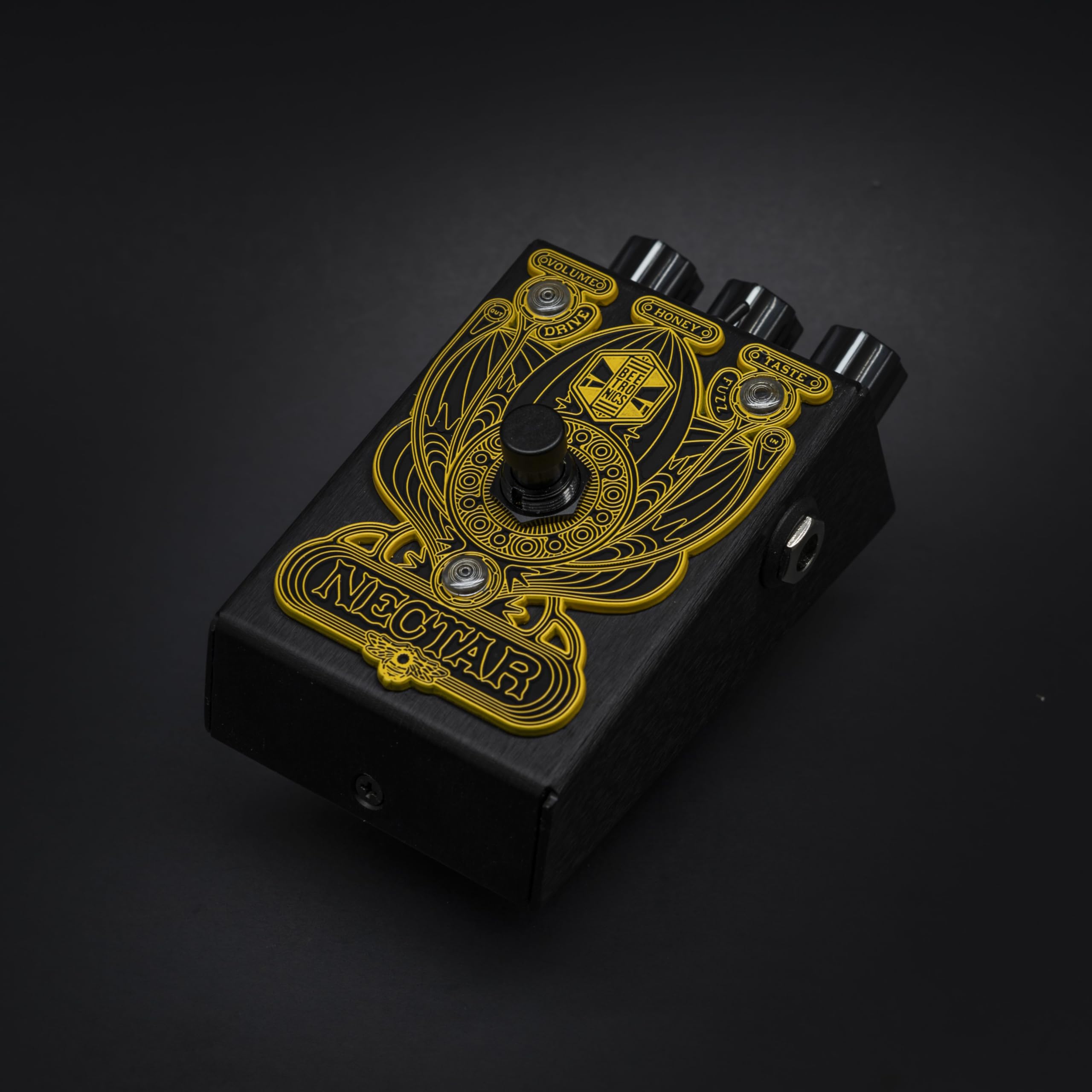 Amazon.com: Beetronics Nectar Tone Sweetener Overdrive Pedal