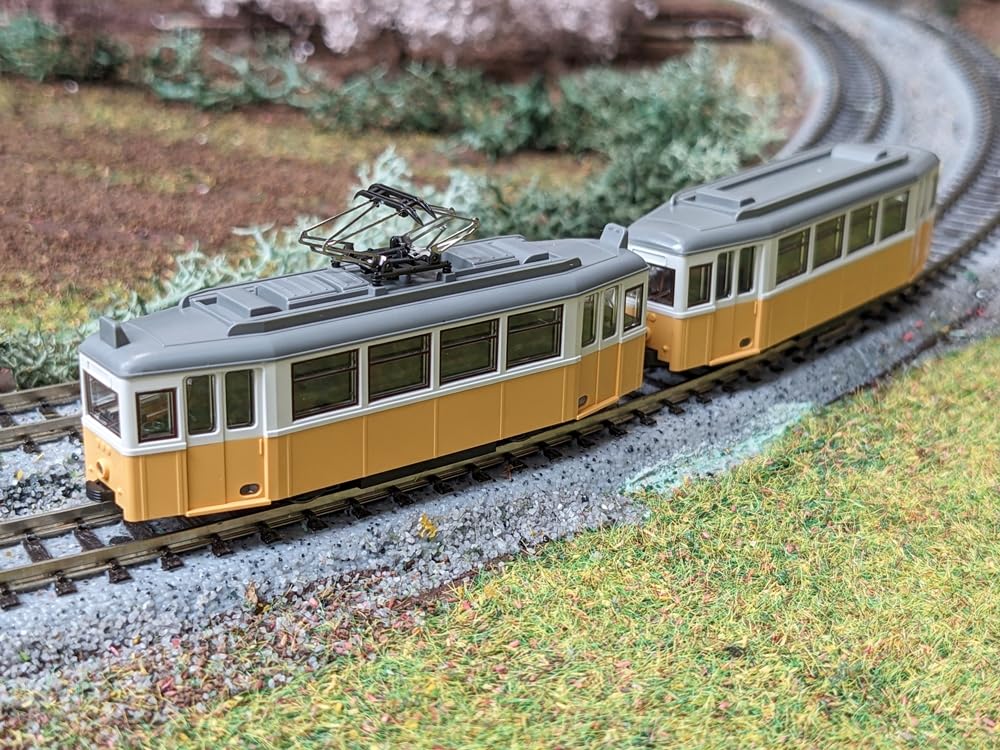 Generic Arte de la plata Tram Urbano motorizado color amarillo ocre con remolque, utilizado también en Italia en escala N 1/160