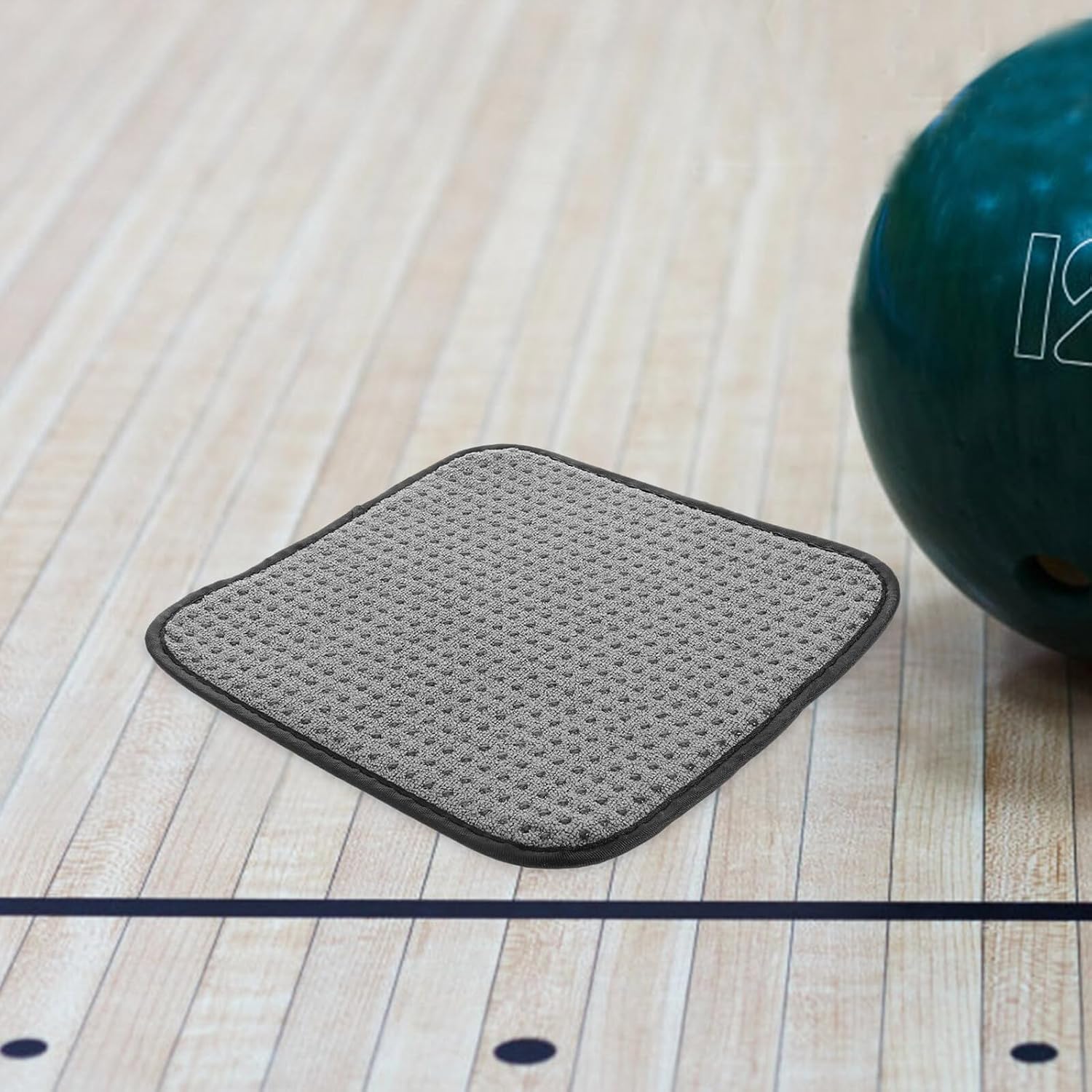 Lightweight Polyester Bowling Ball Care Cloth Polishing Pad Non-Slip Maintenance Tool Compact Portable for Smooth Bowling Performance