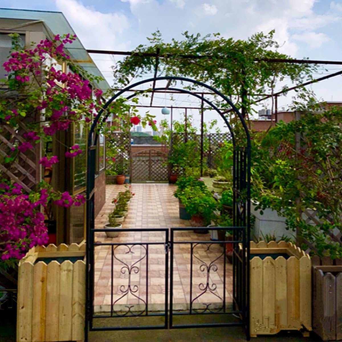 Arche à rosiers avec Porte en métal,Arche de Jardin Noir,Arcade de rosiers 210cm Tuteur Colonne de Jardin,Arceau à Rosiers Pergola pour Plantes grimpantes extérieur