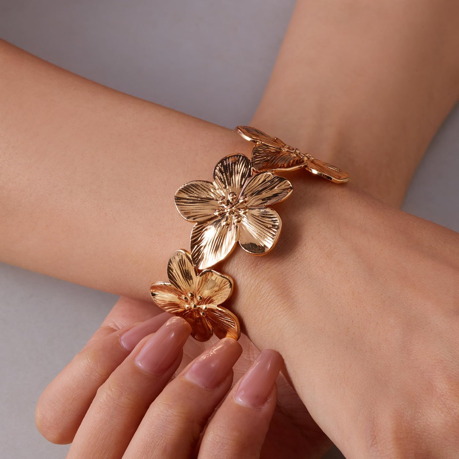 Chunky Gold Flower Bracelet for Women Vintage Gold/Silvery Flower Wide Cuff Bracelets Boho Statement Open Bracelets Jewellery for Women - Image 5