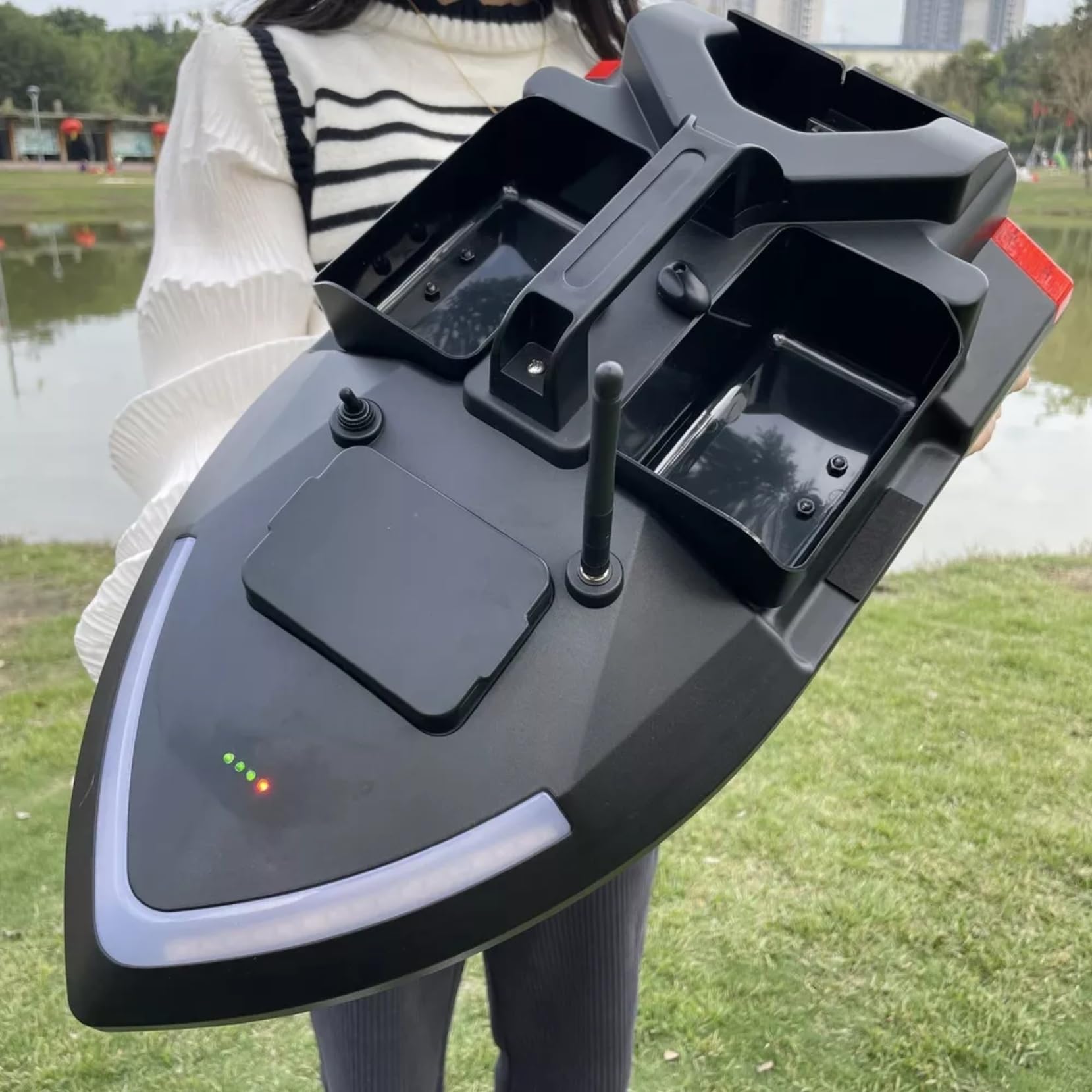 Barco de pesca con GPS, 500 m, RC, señuelo de pesca, mando a distancia, doble motor, barco LED con GPS y mando a distancia LCD (negro)