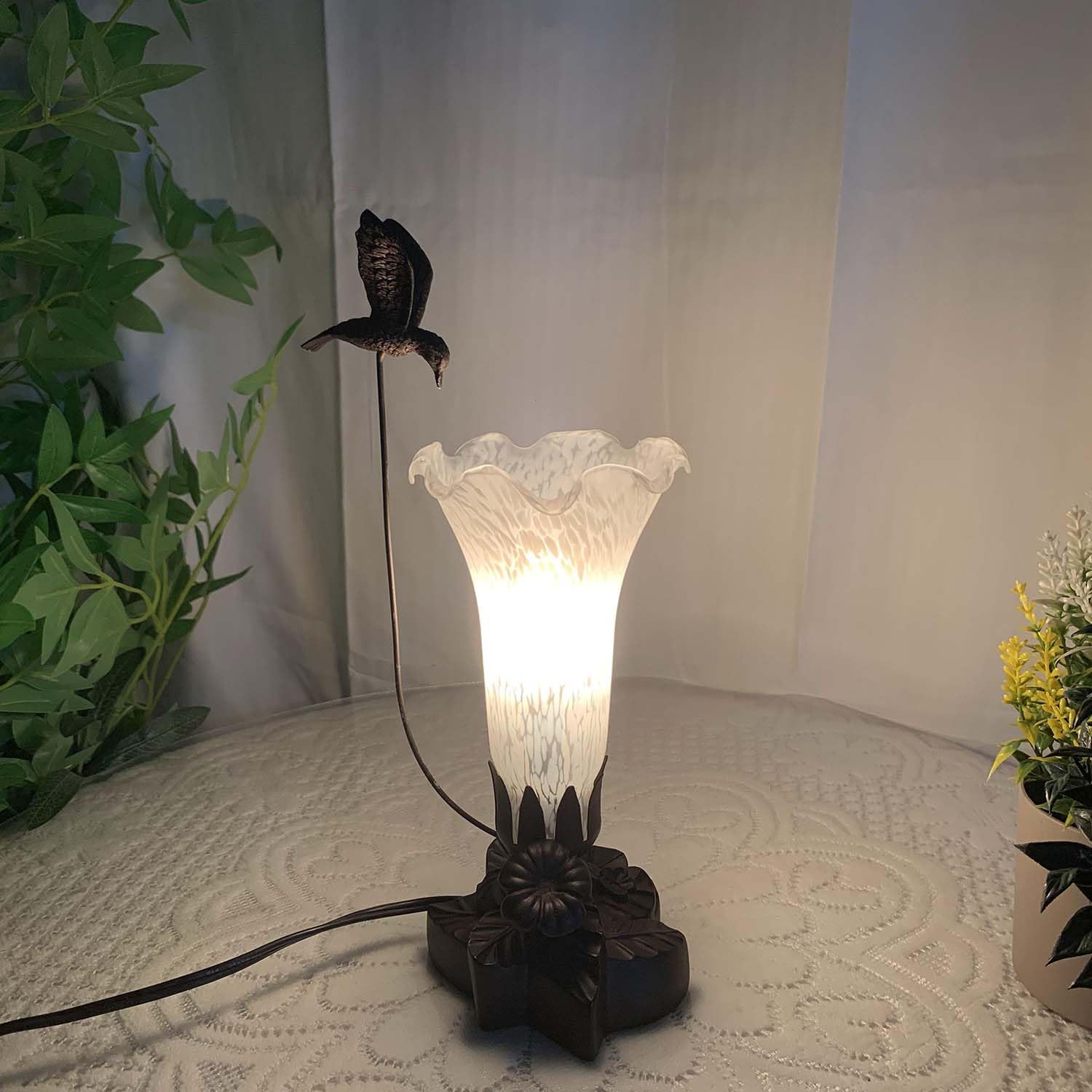 LL10 Lámpara de mesa de vidrio soplado con colibrí volando sobre lirio para decoración del hogar (blanco, 4.25 pulgadas de ancho x 12 alto) 2