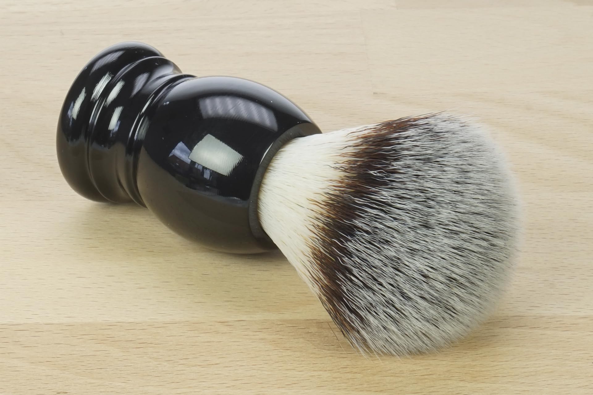 Pennello da barba in setole sintetiche: pennello da barba vegane con manico in plastica nera, pennello da barba vegano, pennello da barba sintetico, pennello da barba fantasia