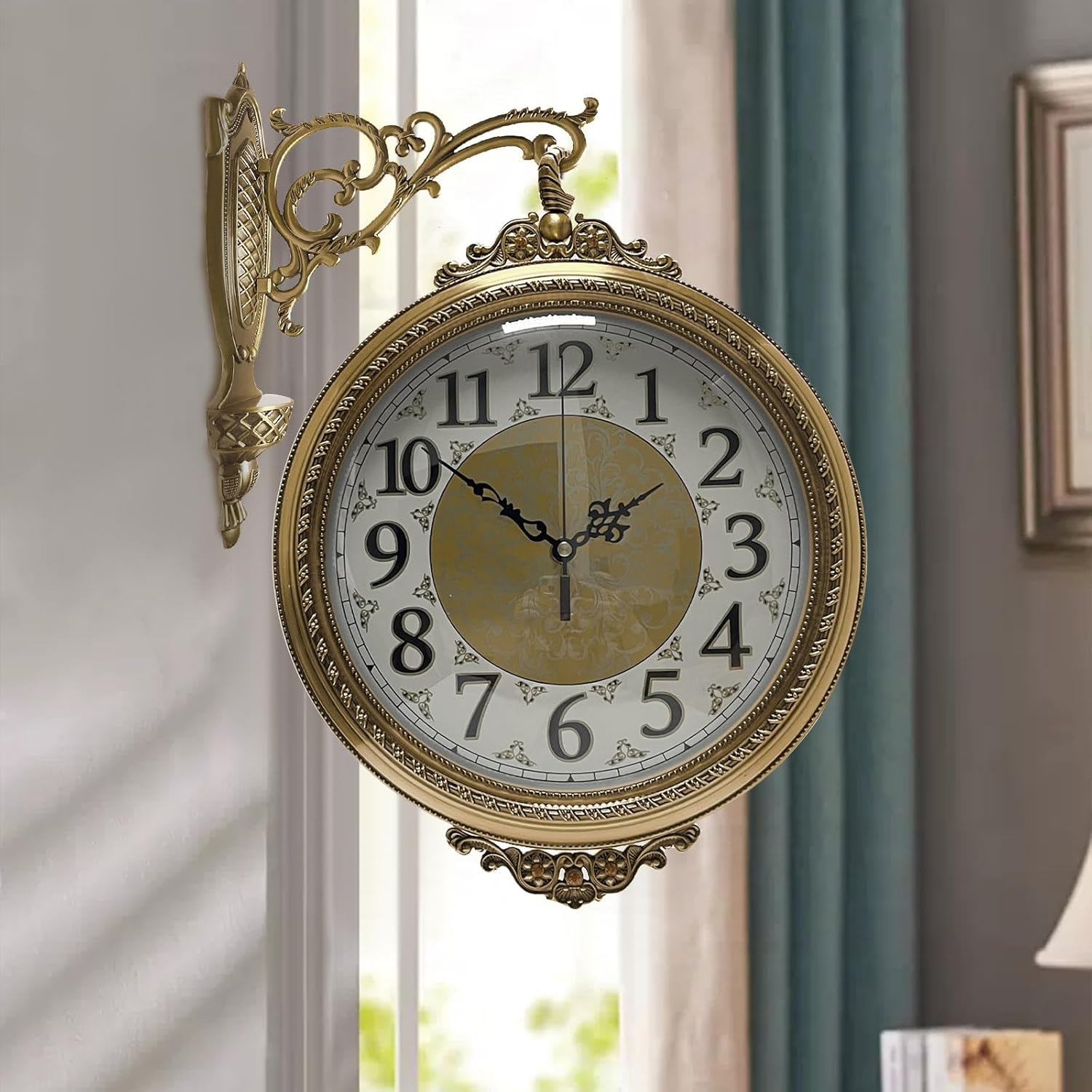 Vintage Double Sided Wall Clock 360-Degree Rotation Industrial Metal Wall-Mounted Clock Retro Antique Decor Silent Two Faces Retro Station Kitchen Roman Digital Hanging Décor