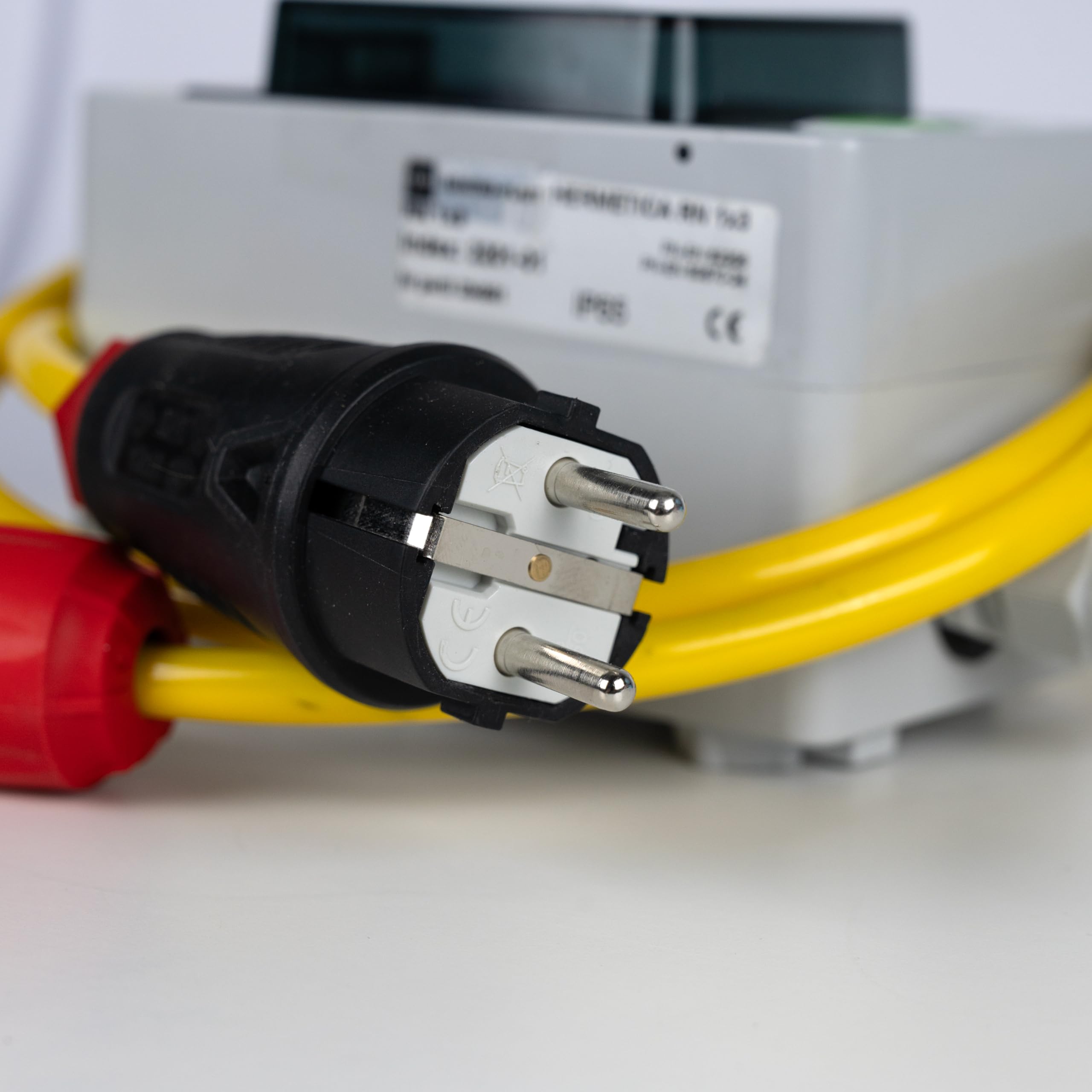 NAKA Strommessgerät 16A Stromzähler Mobil Digital Stromverbrauch-Messgerät Mit Schuko-Stecker Kupplung Mobiler Digitaler Wechselstromzähler Strom-Zwischenzähler Zwischenstecker-Box 3m