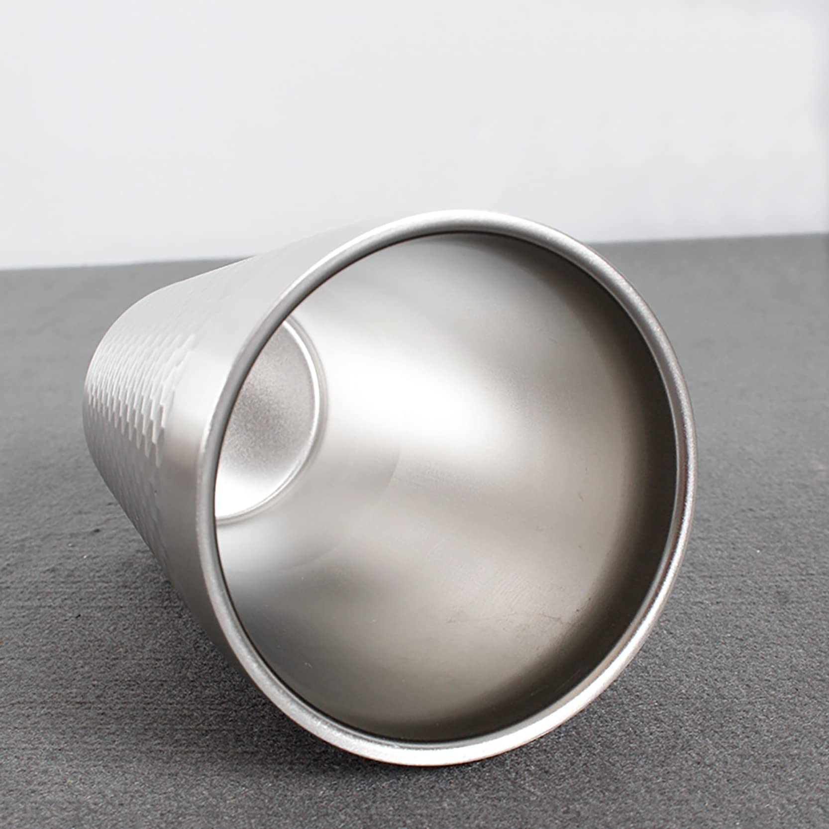 4 Stück Edelstahlbecher (450 ml/Per, Silber), Diamant-Hammer-Muster, leichte Eisteetassen, doppelwandiger Bierkrug, wiederverwendbarer Metall-Kaffeebecher, für Camping, Outdoor, Party