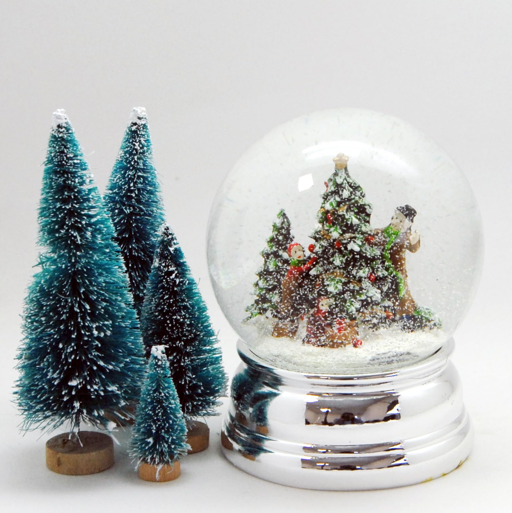 Boule à Neige 14 Cm Diamètre 10 Cm Glamour-Line - 20051 - Boule à Neige - Motif Cerf Blanc Sur Socle Cuivré Doré - Avec Boîte à Musique - Glamour-Line - Hauteur