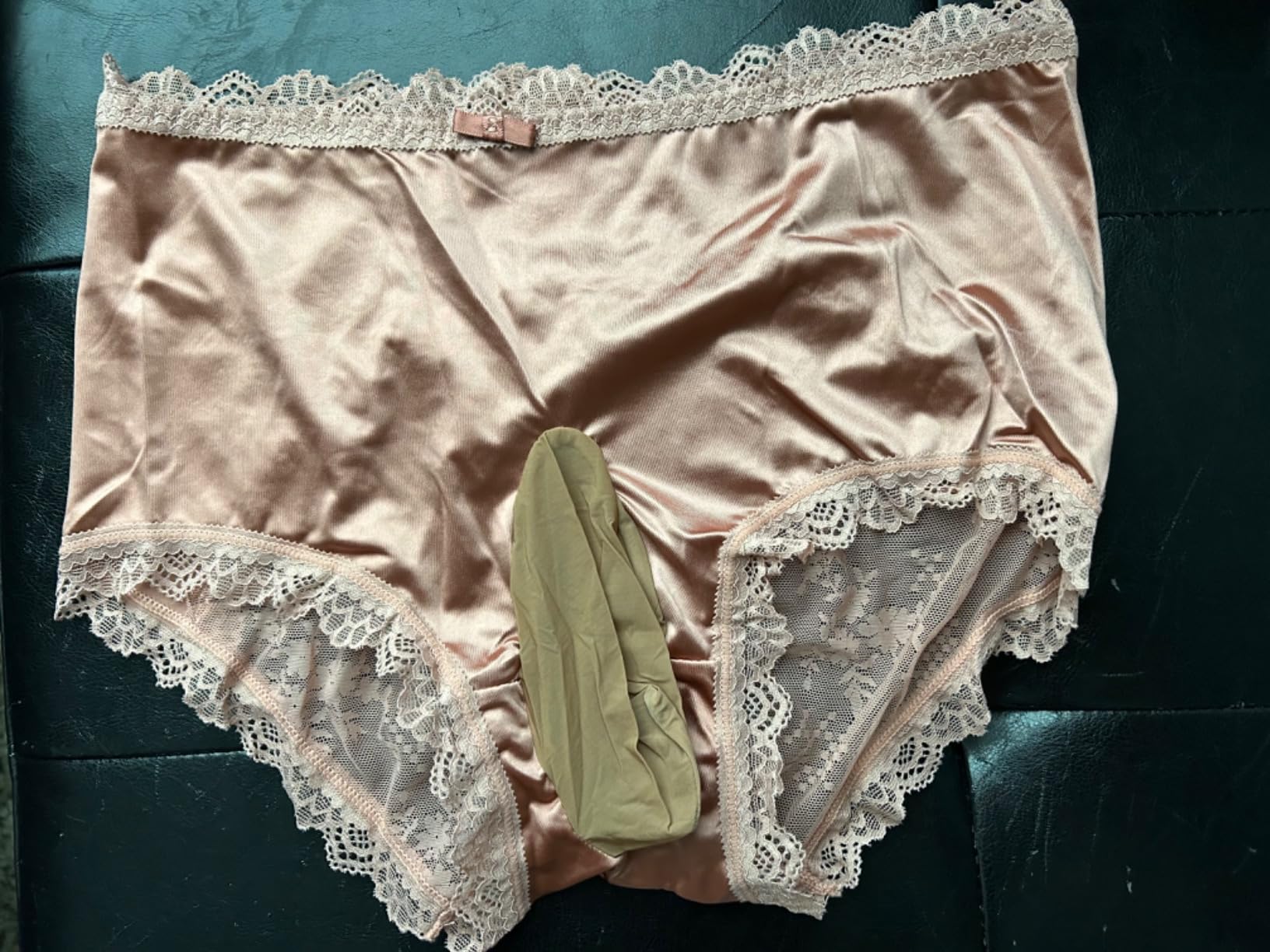 Ular mast turmush qurgan ayolni sikadilar