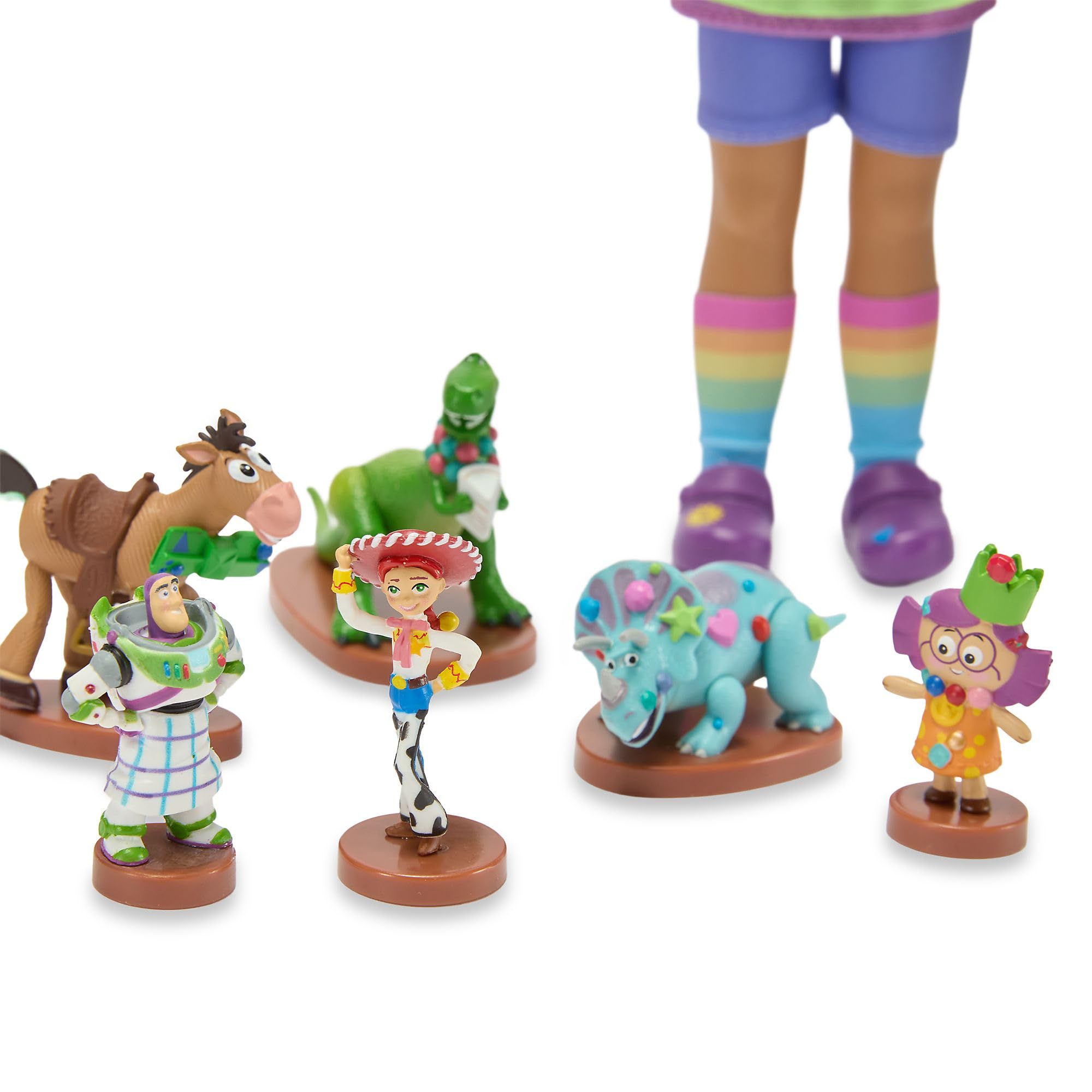 Disney Store Official, Toy Story 5, Bonnie, Set de Juego Coleccionable muñeca, 33 נ41 נ11,5 cm, Rex, Forky, Jessie, Buzz y Accesorios