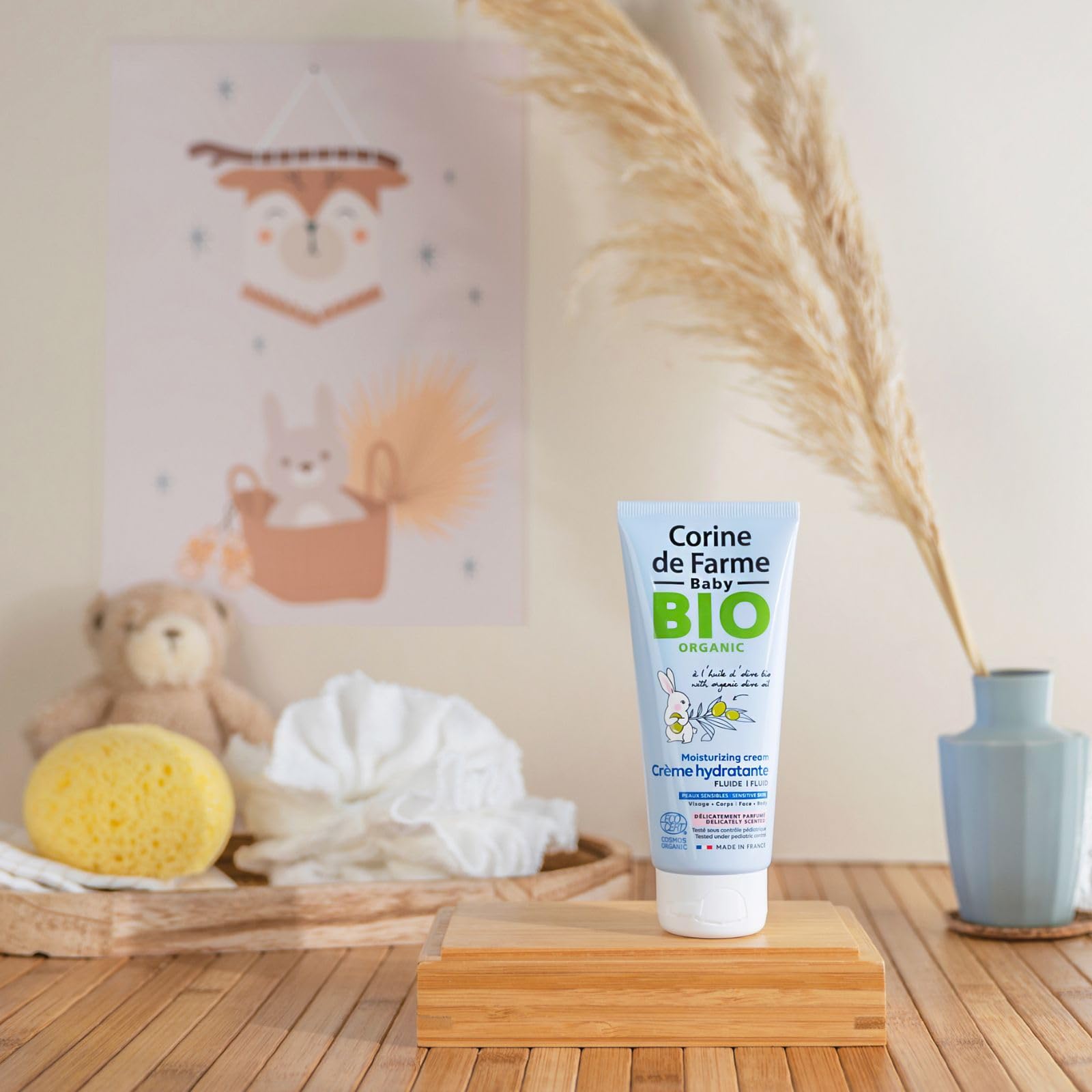Corine de Farme - Crème Hydratante Parfumée Bio pour Bébé dès la Naissance - à l'Huile d'Olive Bio et au Beurre de Karité Bio - Convient aux Peaux Sensibles - Fabriquée en France