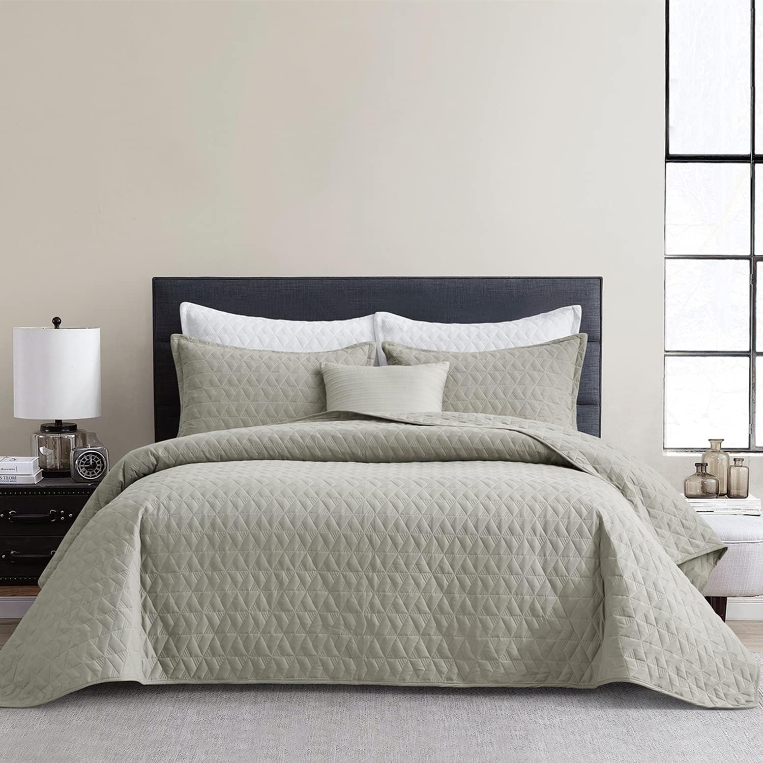 Supodon Oversized King Bedspread 128x120 Quilt Set Lightweight Coverlet Reversible Extra Large 3 Pieces Summer Comforter Set for All Season, Grey (128"x120")