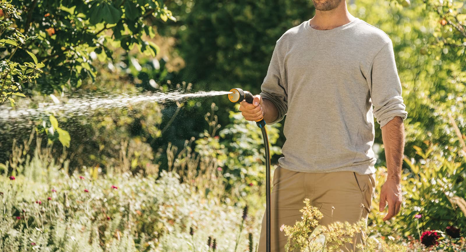 Fiskars Pistolet zraszający, 3-funkcyjny, Strumień punktowy, zraszający i mżawka, Płynna regulacja strumienia, Sterowanie kciukiem On/Off, Uniwersalny rozmiar, Czarny/pomarańczowy, 1052183