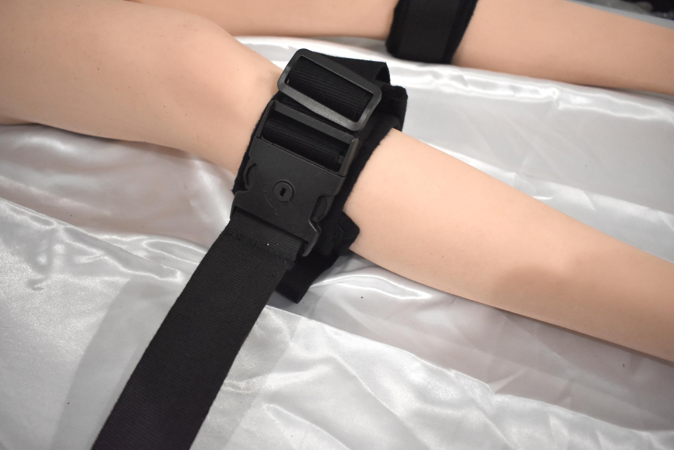 Set di ginocchiere bloccabili con chiusura a scatto - morbido cotone, legature da letto bondage, comode legature da uomo e da donna con 4 chiavi, accessori fetish BDSM