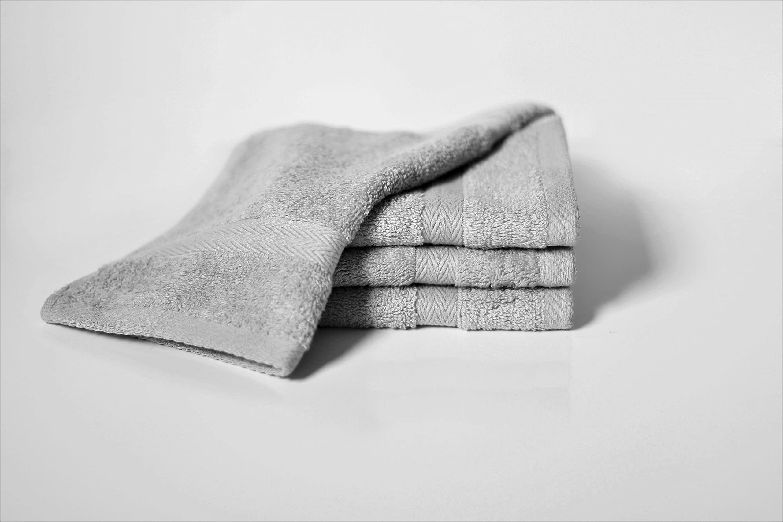 Bentley PrioryLuxor Spa Towel 4 Pack of Face Flannels made from Absorbent 600 GSM Cotton Multi Packs of Wash Cloths (SILVER)