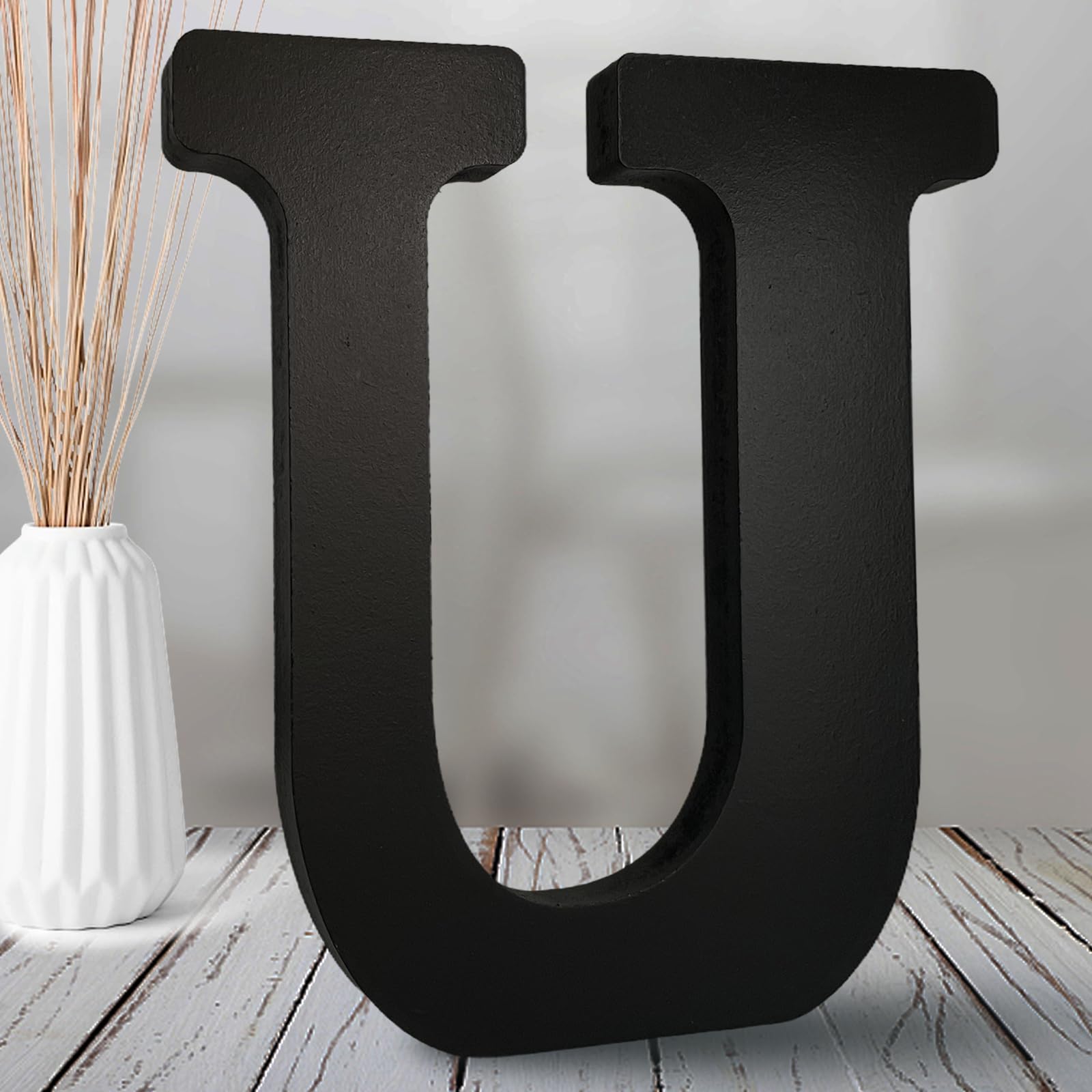Lettres en bois noir de 20 cm pour personnaliser vos murs et décorer vos buffets de fête