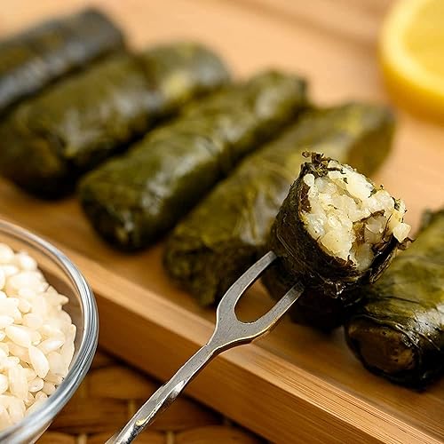 Miniatura 5 de Med Cuisine Dolmades (SVL) 4.4 lbs X 6 - Hojas de uva rellenas con arroz 4.4 libras - 60 unidades x 6  Premium, grande (70 oz), rollos veganos