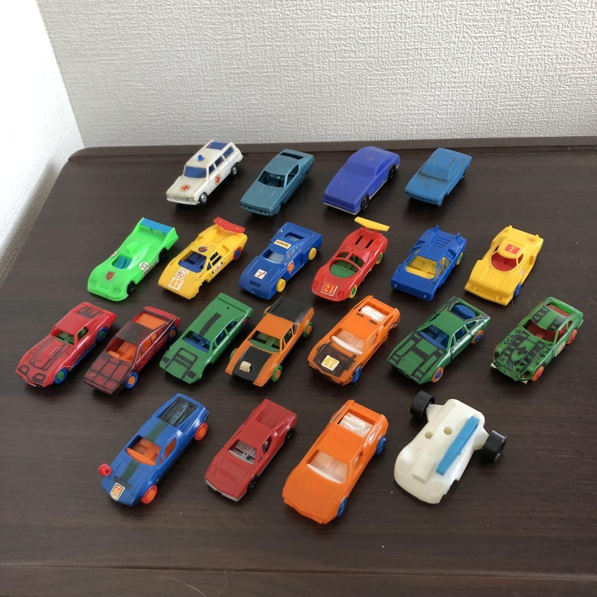 入手困難‼️当時物‼️昭和レトロ ミニカー 大量 まとめ売り！ Amazon.co.jp: 1970年代 ミニカー 乗り物 おもちゃ 昭和レトロ