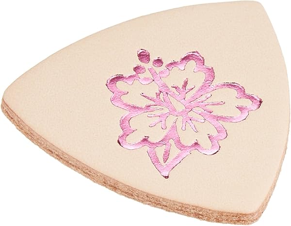 Amazon _ 【Famous】 ウクレレ用 レザーピック (ハイビスカス) _ 弦楽器アクセサリ _ 楽器・音響機器