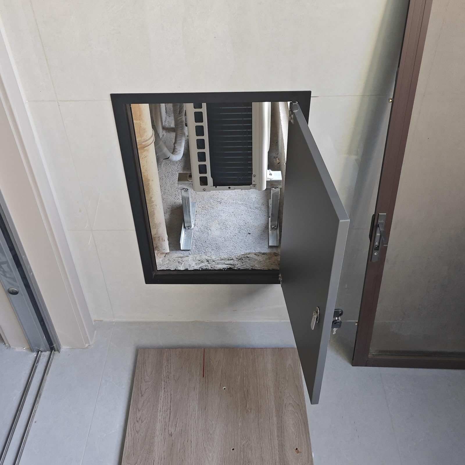 Asuiu Black Lockable Aluminum Drywall Access Panel With Key - Flush Mount Wall Hatch(,50X50cm)