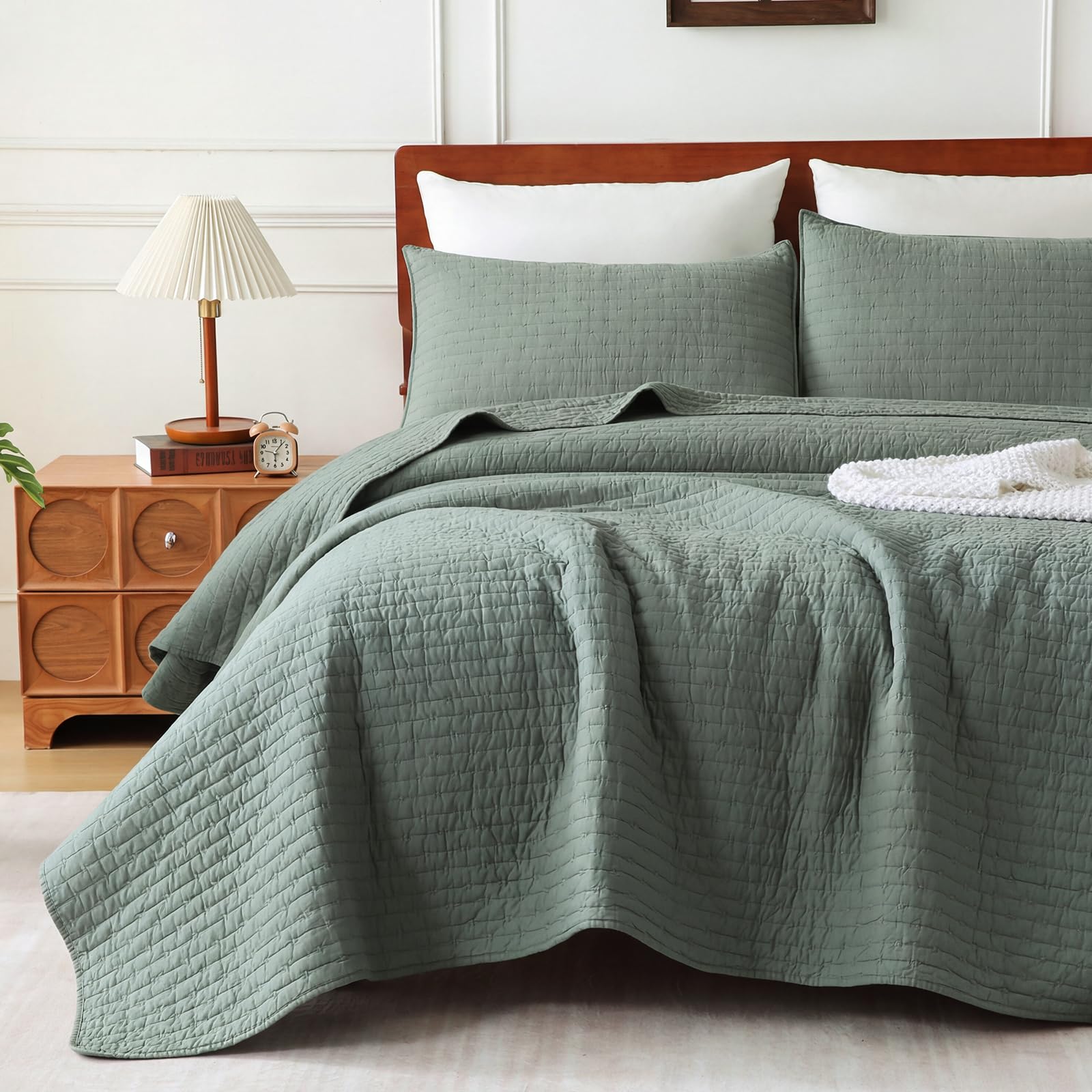 - opso Queen Size Quilt Bedspread Sets, Cotton Bedding Set with 2 Pillowcases, Green Prewashed Lightweight Soft Quilted Cross Stitch Vintage Full Size Coverlet Comforter Sets