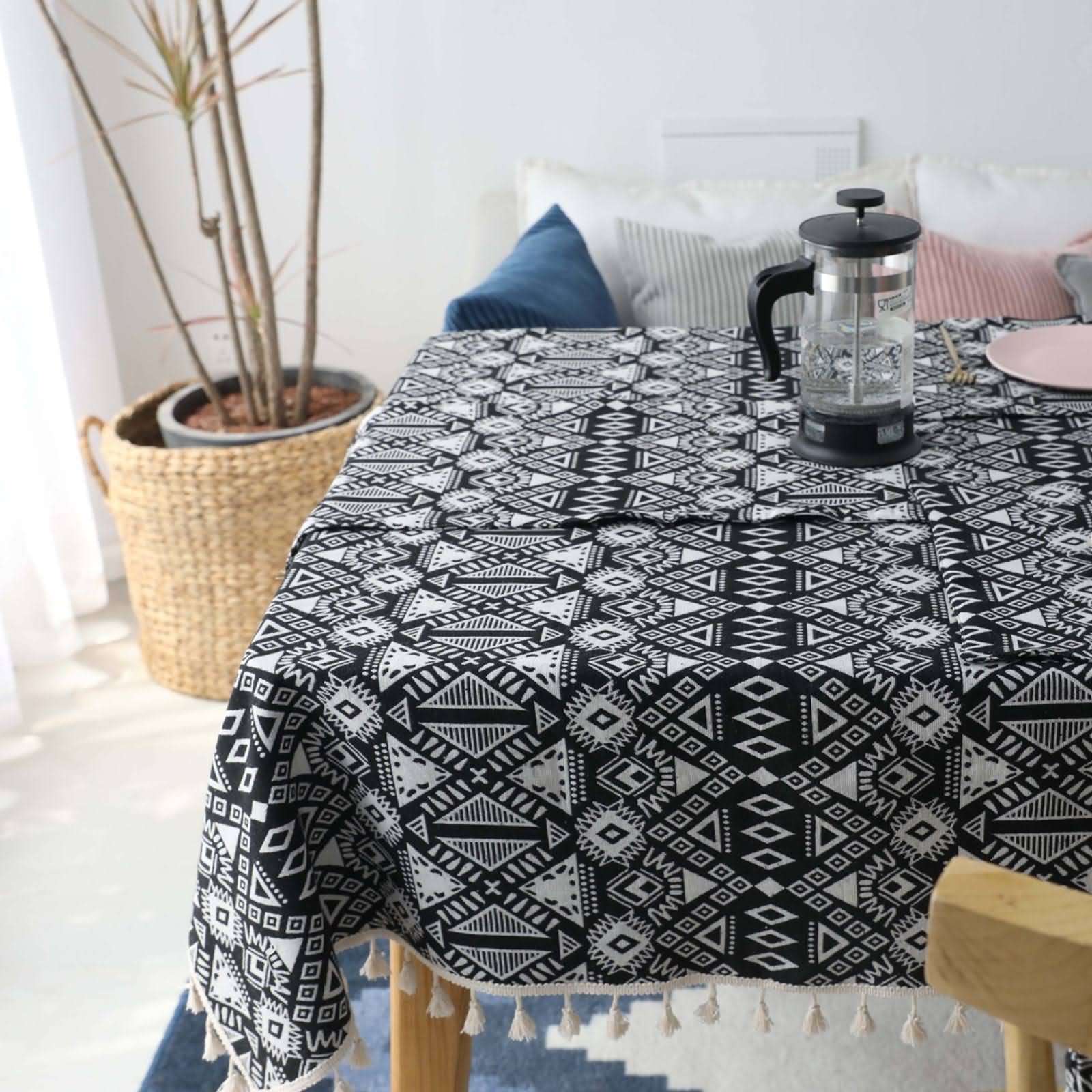 Nappe De Table Anniversaire Polyester Rectangulaire Motif Triangle Géométrique avec Gland Poids pour Exterieur Lavable en Toile Cirée Le Noir Décoration Protection 140X220Cm