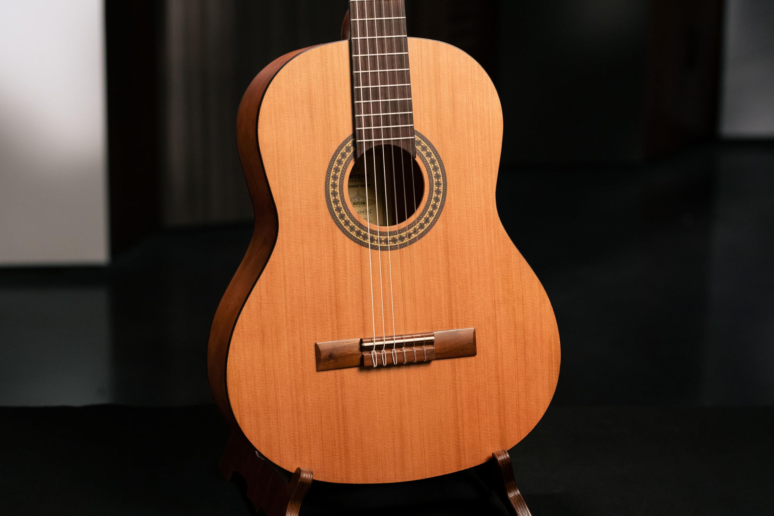 Ortega Guitars 4/4 Konzert Gitarre – Student Series – Zeder, Katalpa, Natur (RSTC5M) | Nylonsaitengitarre, Zederndecke & Katalpa-Korpus Satin-Finish