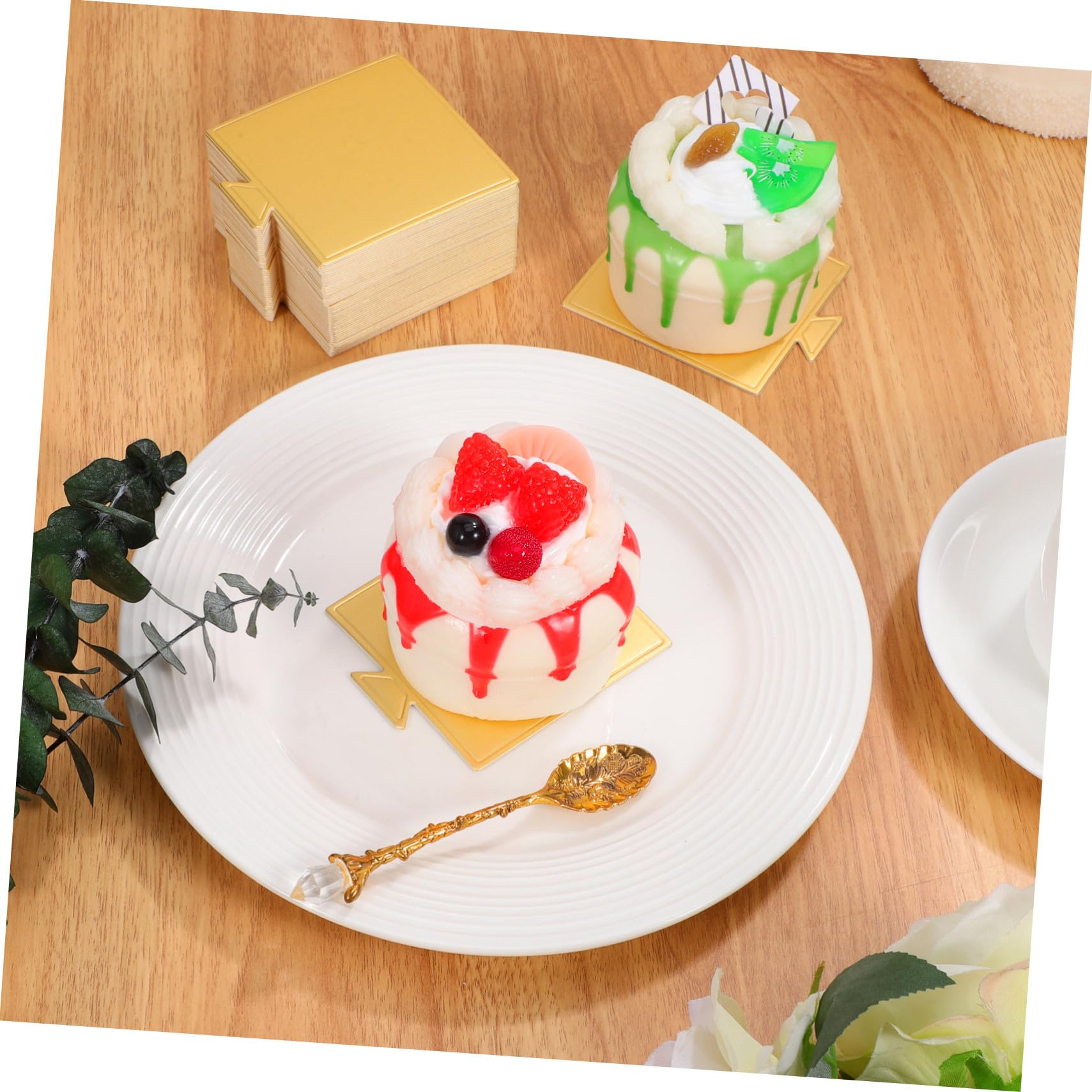 Quadratische Mousse Kuchenplatten Stabile Kuchenböden 100 Blatt aus Papier Einweg Kuchenunterlagen zur Tortendekoration und Partykuchen