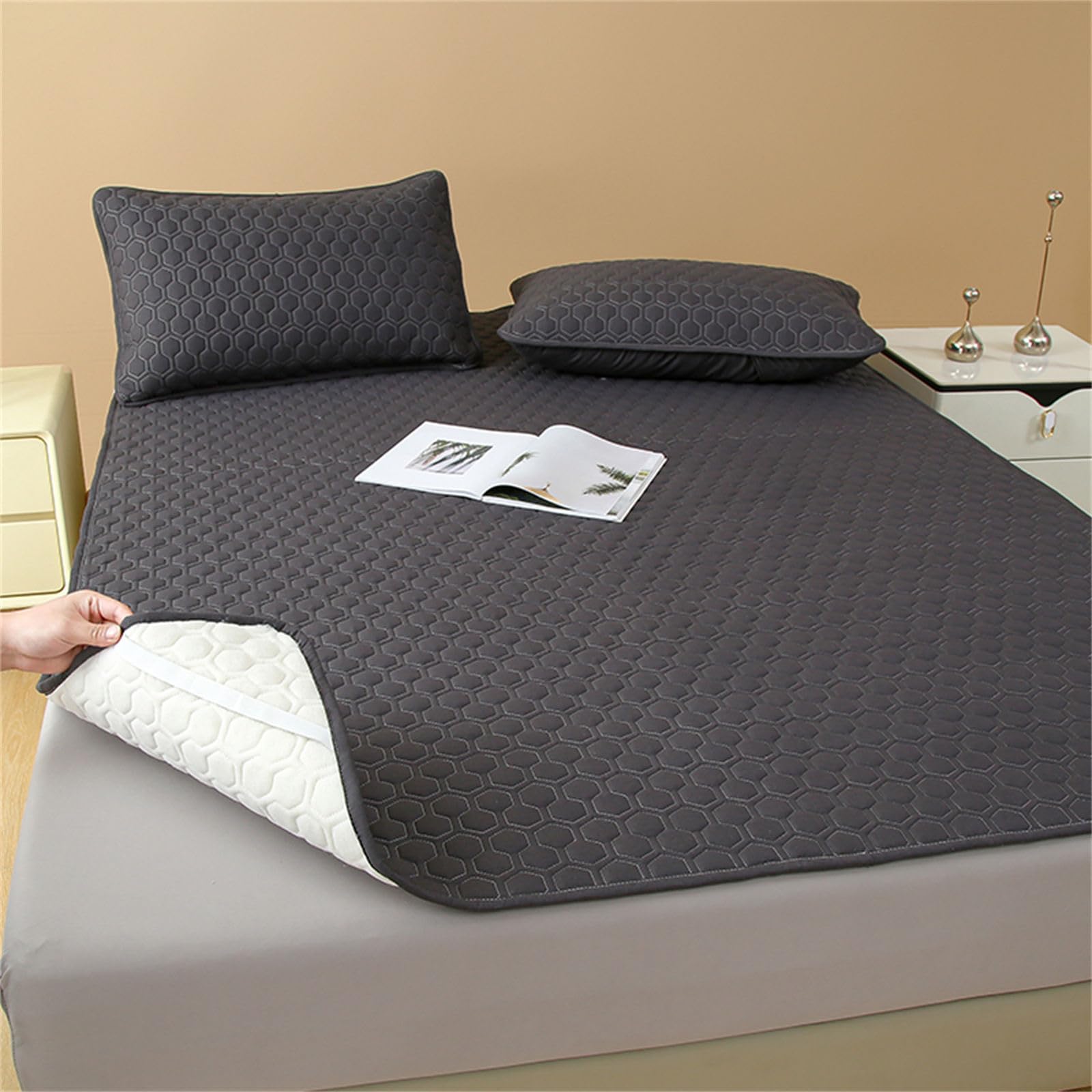 Odot Solid Color Mattress Protector, Mattress Protector with 4 Side Elastic Strap, TPU Waterproof Bottom Design Quilted Mattress Topper Mattress Cover for Deep Mattresses (90x200cm,Black)